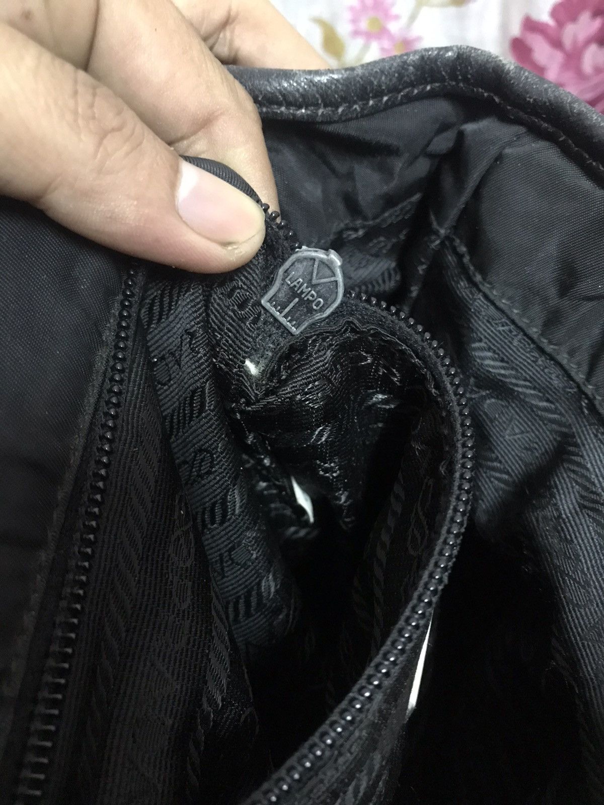 Prada Authentic Prada Black Shoulder Size ONE SIZE - 6 Thumbnail