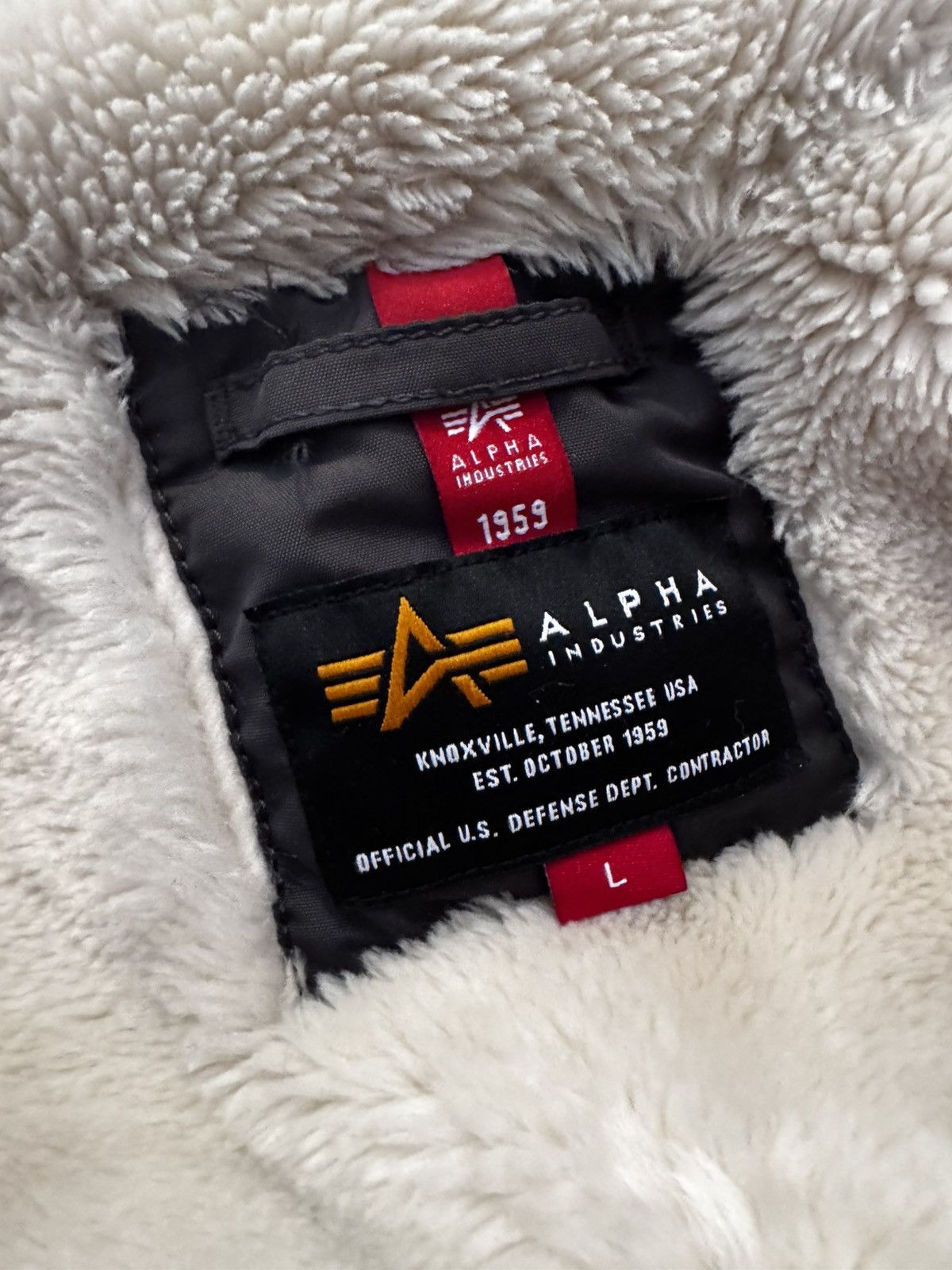 Alpha Industries Vintage alpha industries bomber with white fur Size US L / EU 52-54 / 3 - 4 Thumbnail