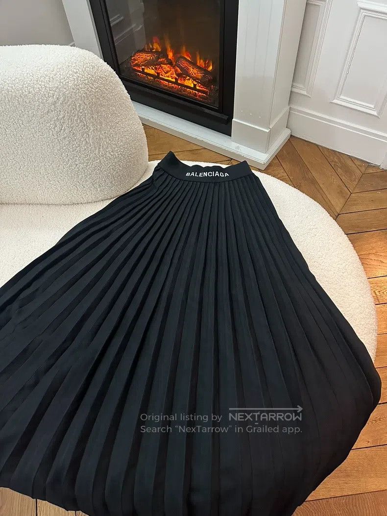 Balenciaga Balenciaga size S Pleated knit half skirt Size 23" - 1 Thumbnail