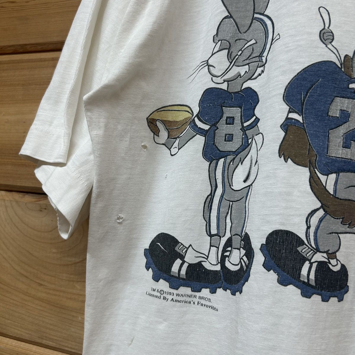 Vintage Vintage 90s Looney Tunes Taz Daffy Duck NFL Football T Shirt Size US L / EU 52-54 / 3 - 10 Thumbnail