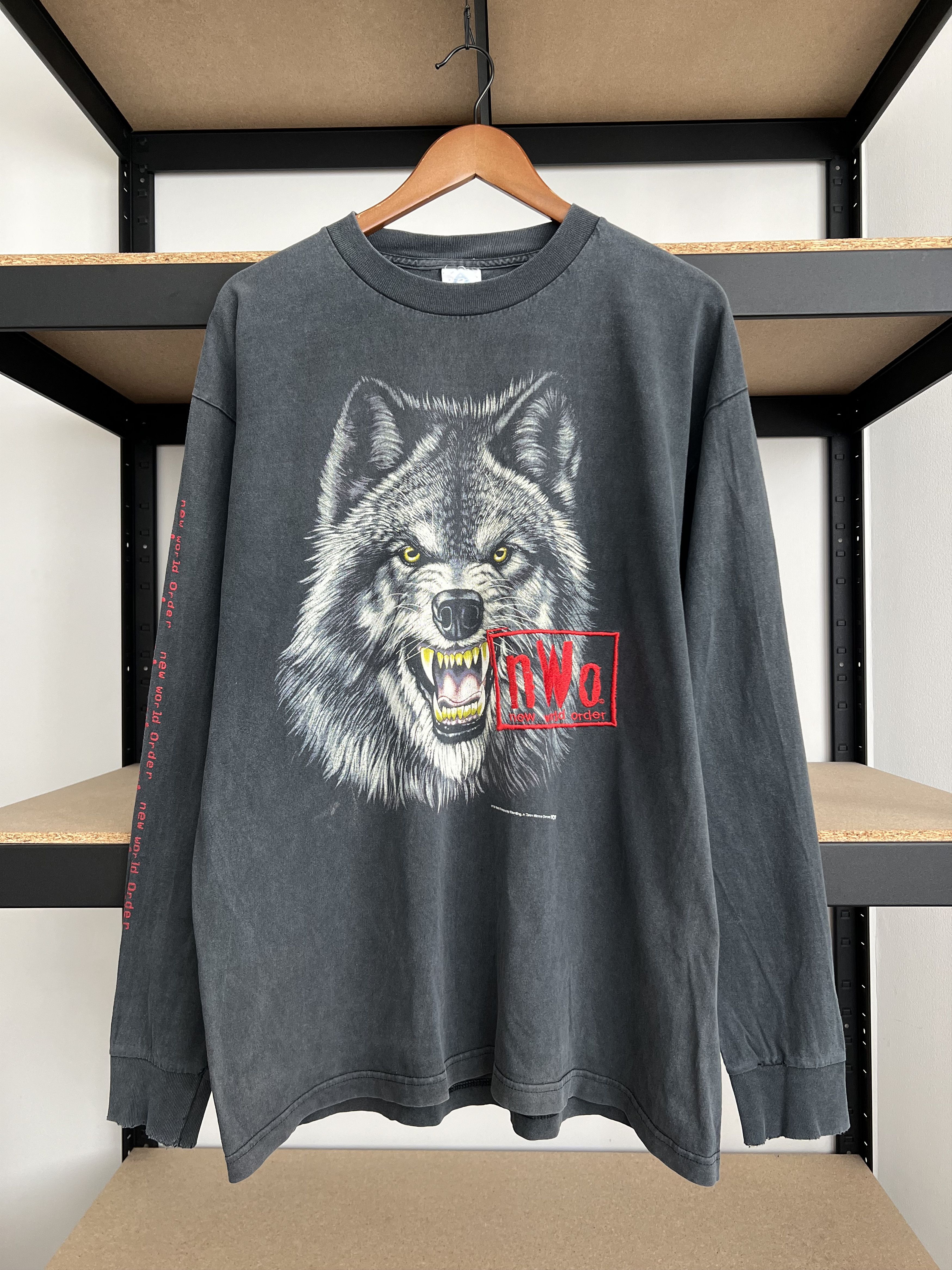 WWE Vintage 1998 NWO New World Order Wolf WWE Black T-shirt Size US XL / EU 56 / 4 - 1 Thumbnail