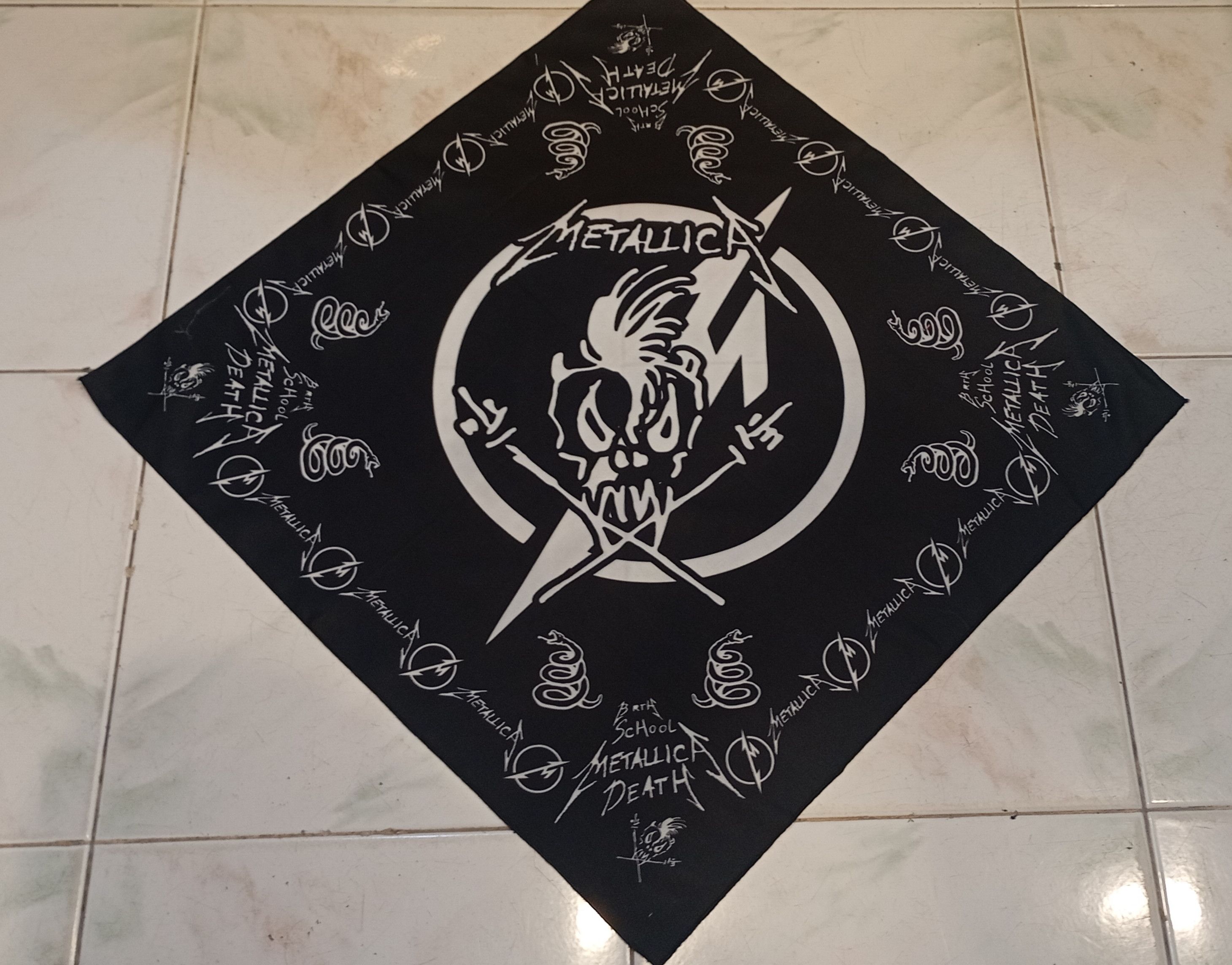Band Tees Bandana Handkerchief Rock Band Metallica Streetwear Size ONE SIZE - 1 Thumbnail