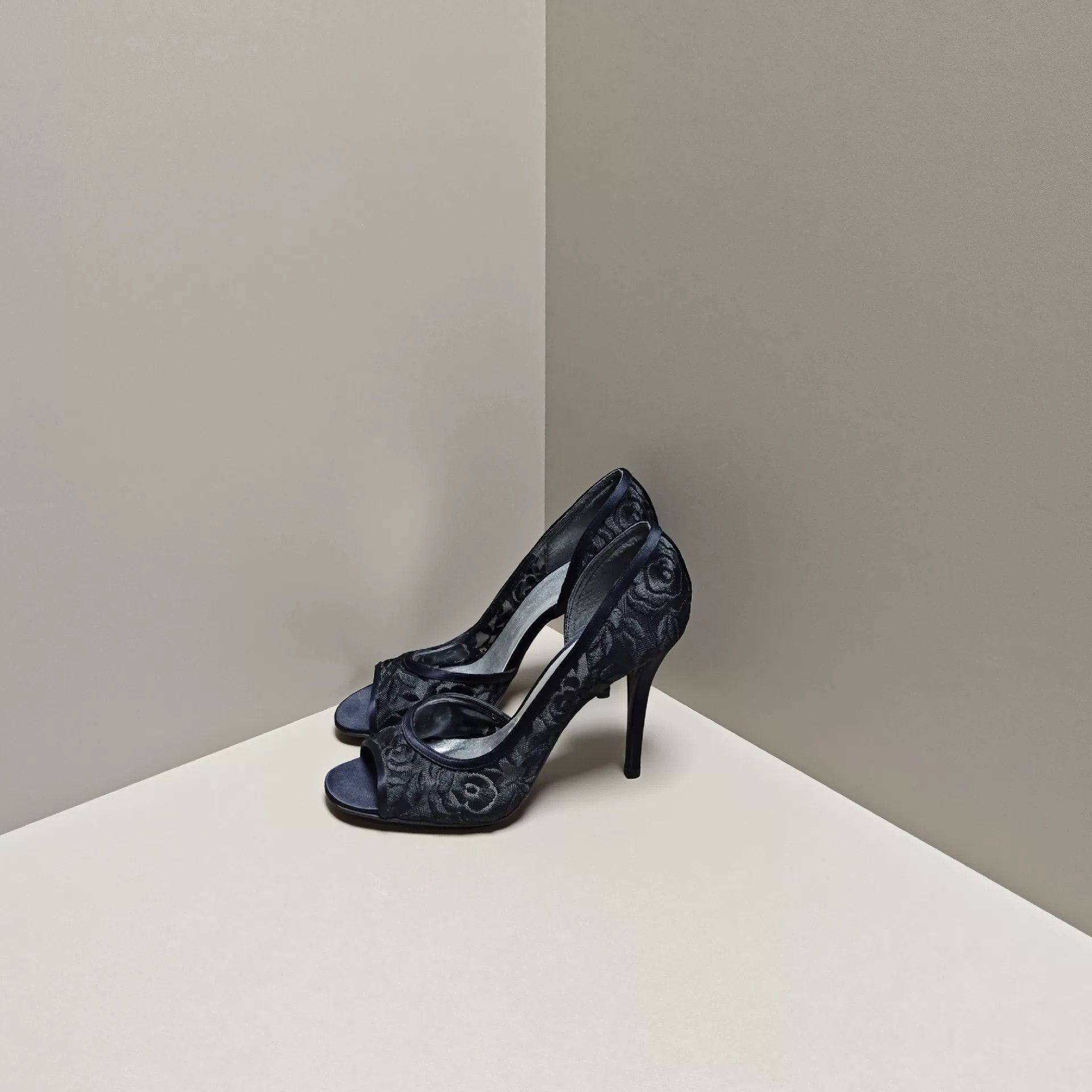 Stuart Weitzman Stuart Weitzman Lowtop Sneakers us_8 Women Size US 8 / IT 38 - 1 Thumbnail