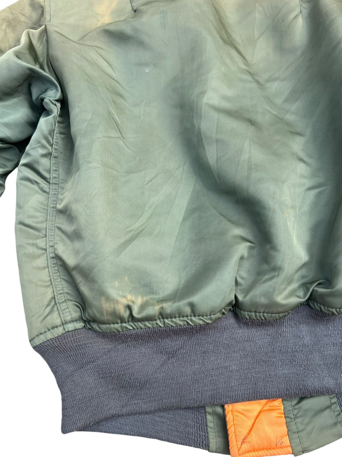 Avirex Vintage Avirex Sun Faded Olive Green MA-1 USAF Flight Jacket Size US S / EU 44-46 / 1 - 19 Thumbnail