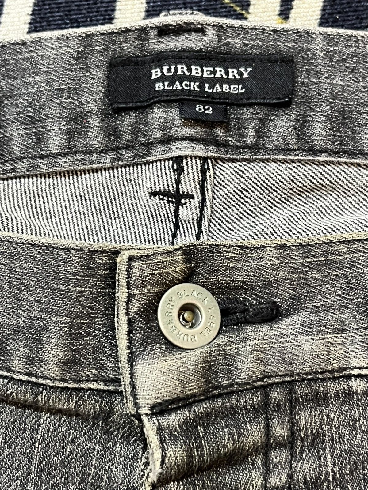 Burberry Vintage Burberry Black Label Mudwash Distressed Denim Size US 33 - 12 Thumbnail