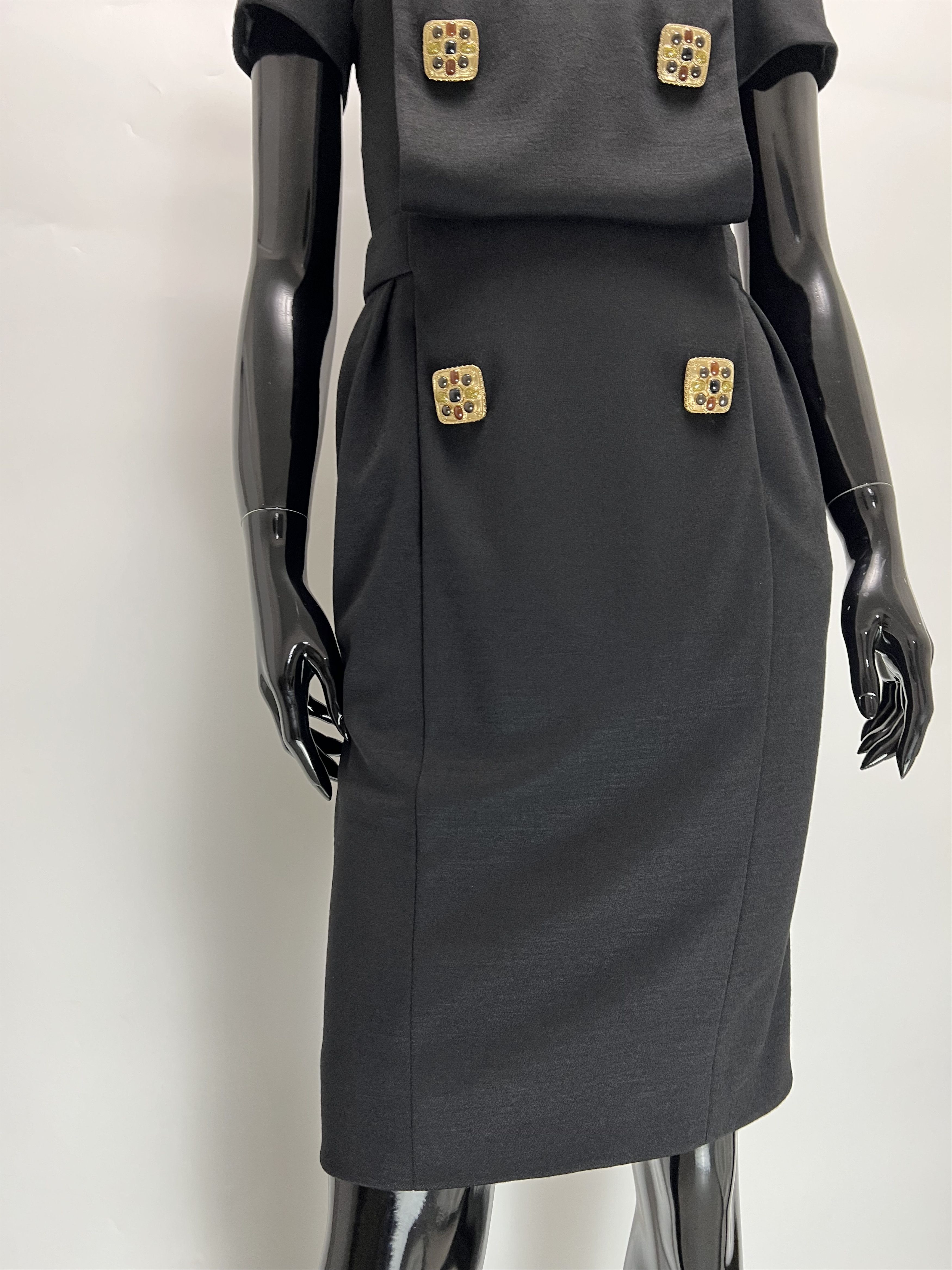 Chanel Chanel 100% Wool Short Sleeve Dress Rhinestones Decoration Size XS / US 0-2 / IT 36-38 - 9 Thumbnail