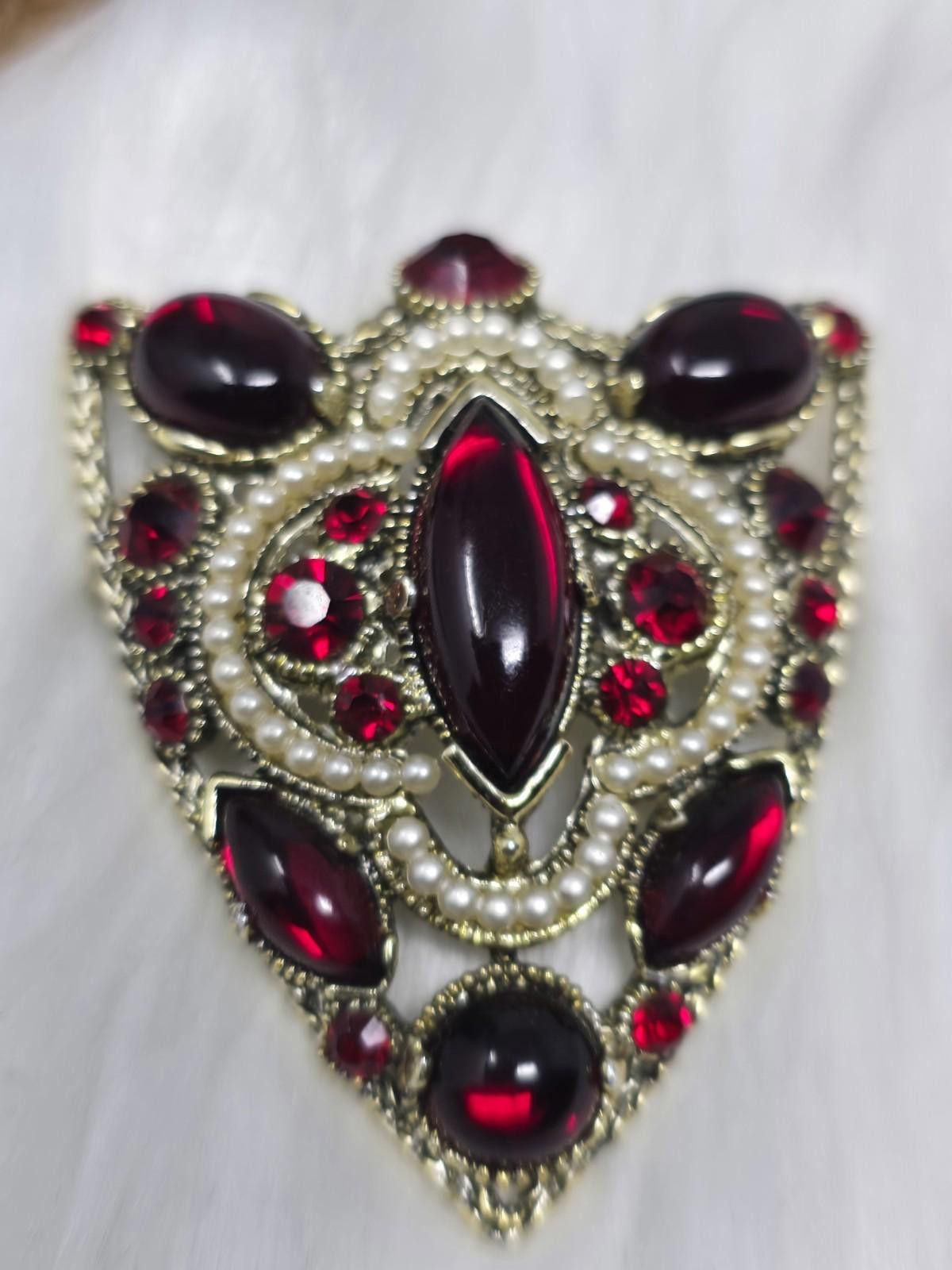 Other Vintage Selini Red Cabochon Faux Pearl Shield Brooch Pin Size ONE SIZE - 4 Thumbnail