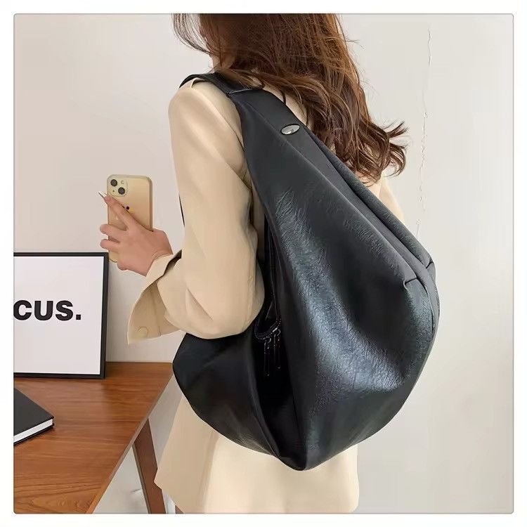 Japanese Brand × Leather Big Soft Pu Leather Hobo/Shoulder Bag Size ONE SIZE - 2 Thumbnail