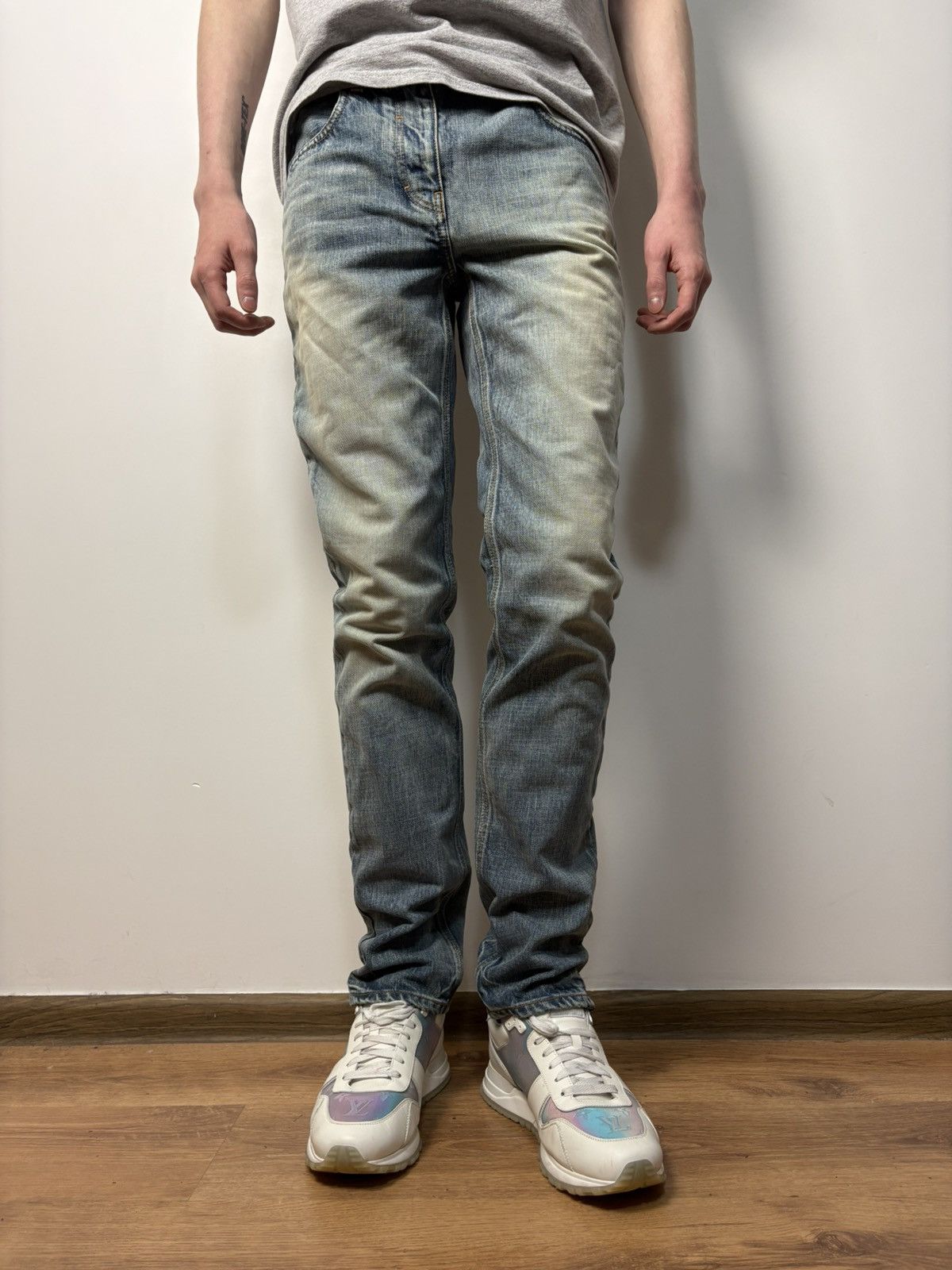 Givenchy Givenchy Light Wash Slim Fit Denim Jeans Luxury Designer Size US 30 / EU 46 - 1 Thumbnail