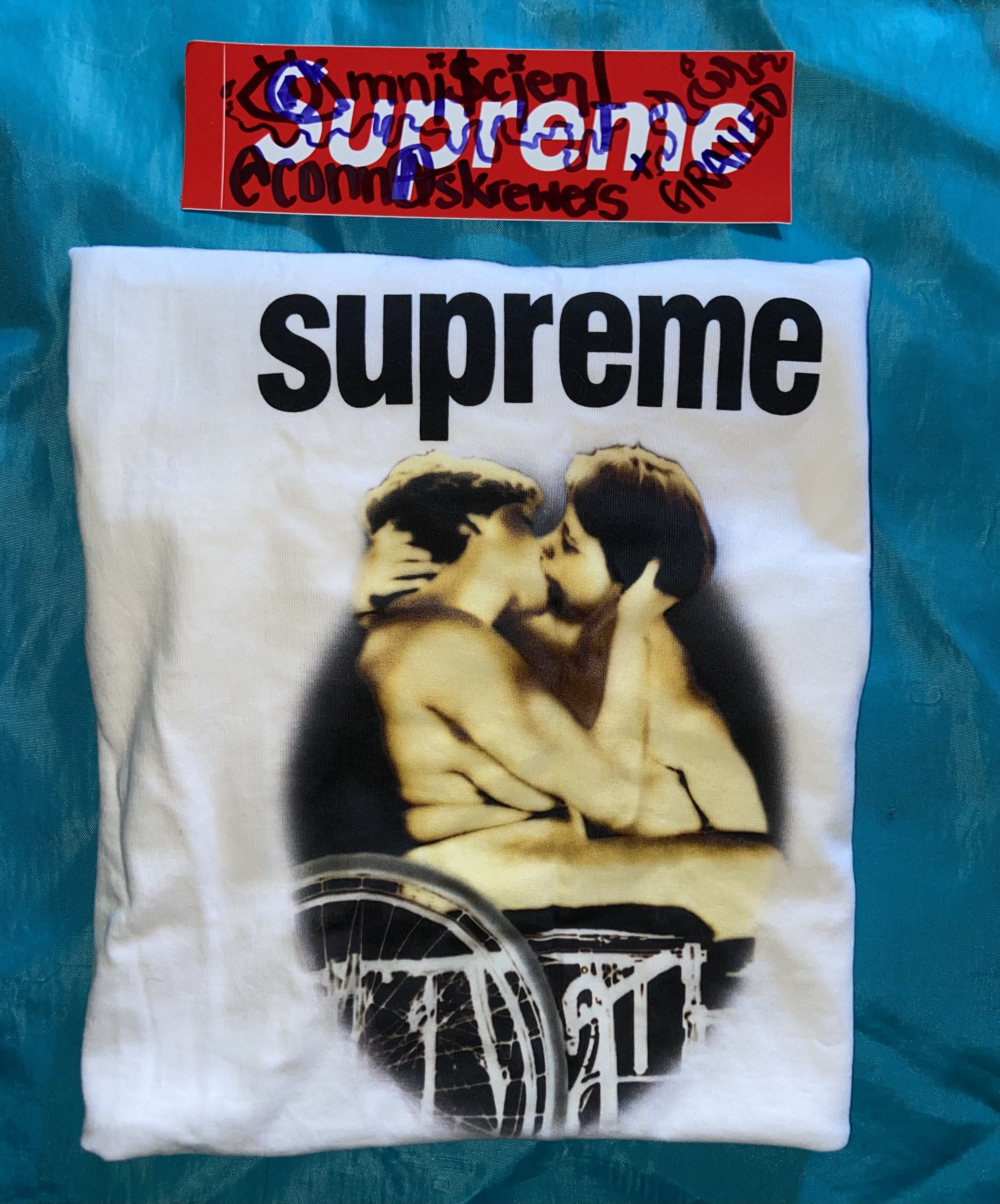 Supreme Kiss Tee Size US M / EU 48-50 / 2 - 1 Thumbnail