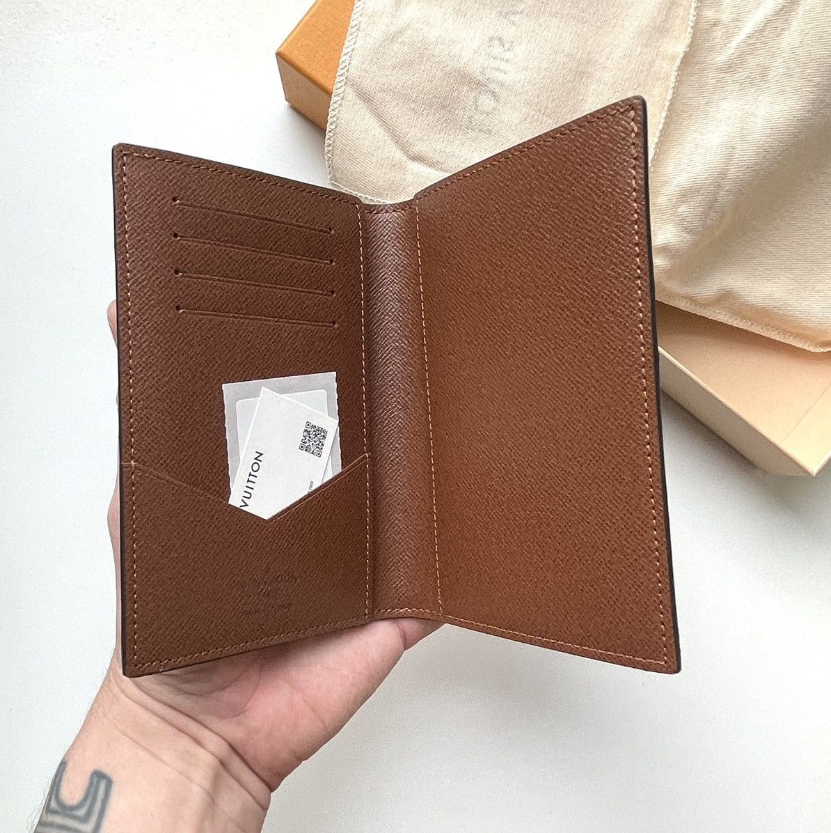 Louis Vuitton BRAND NEW LOUIS VUITTON PASSPORT COVER Size ONE SIZE - 3 Thumbnail