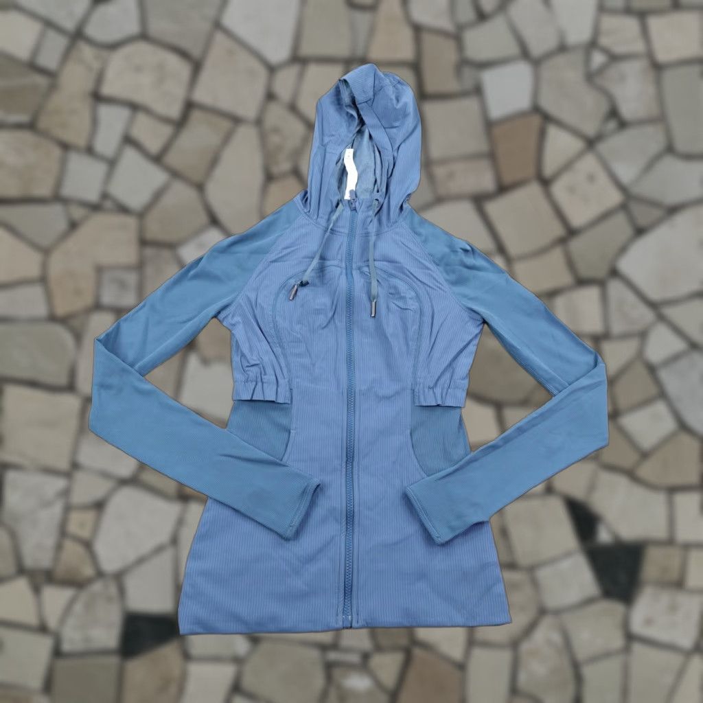Lululemon Lululemon Jacket Womens 4 Blue Dace Studio Reversible Rib Sleeve Full Zip Yoga Jacket Size S / US 4 / IT 40 - 1 Thumbnail