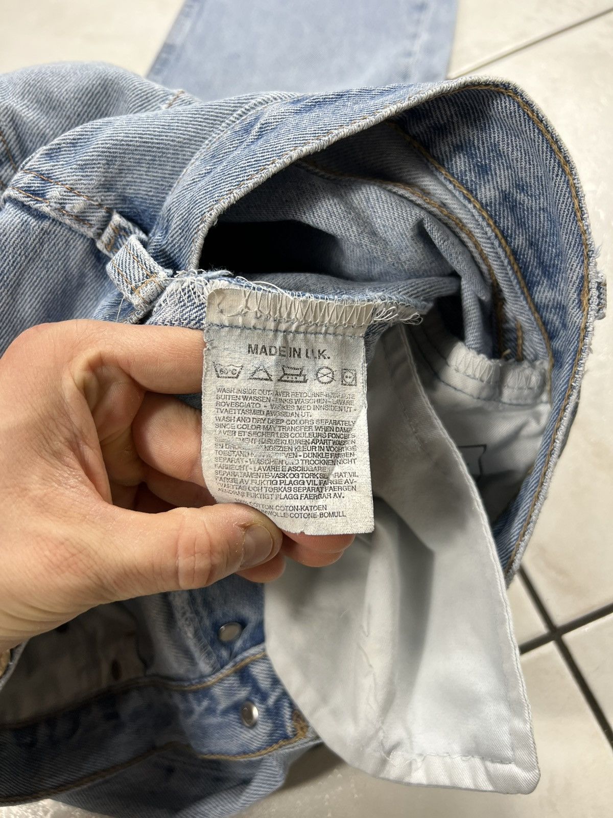 Levi's Vintage 90s Levi’s 518 light blue washed distressed jeans Size US 33 - 20 Thumbnail