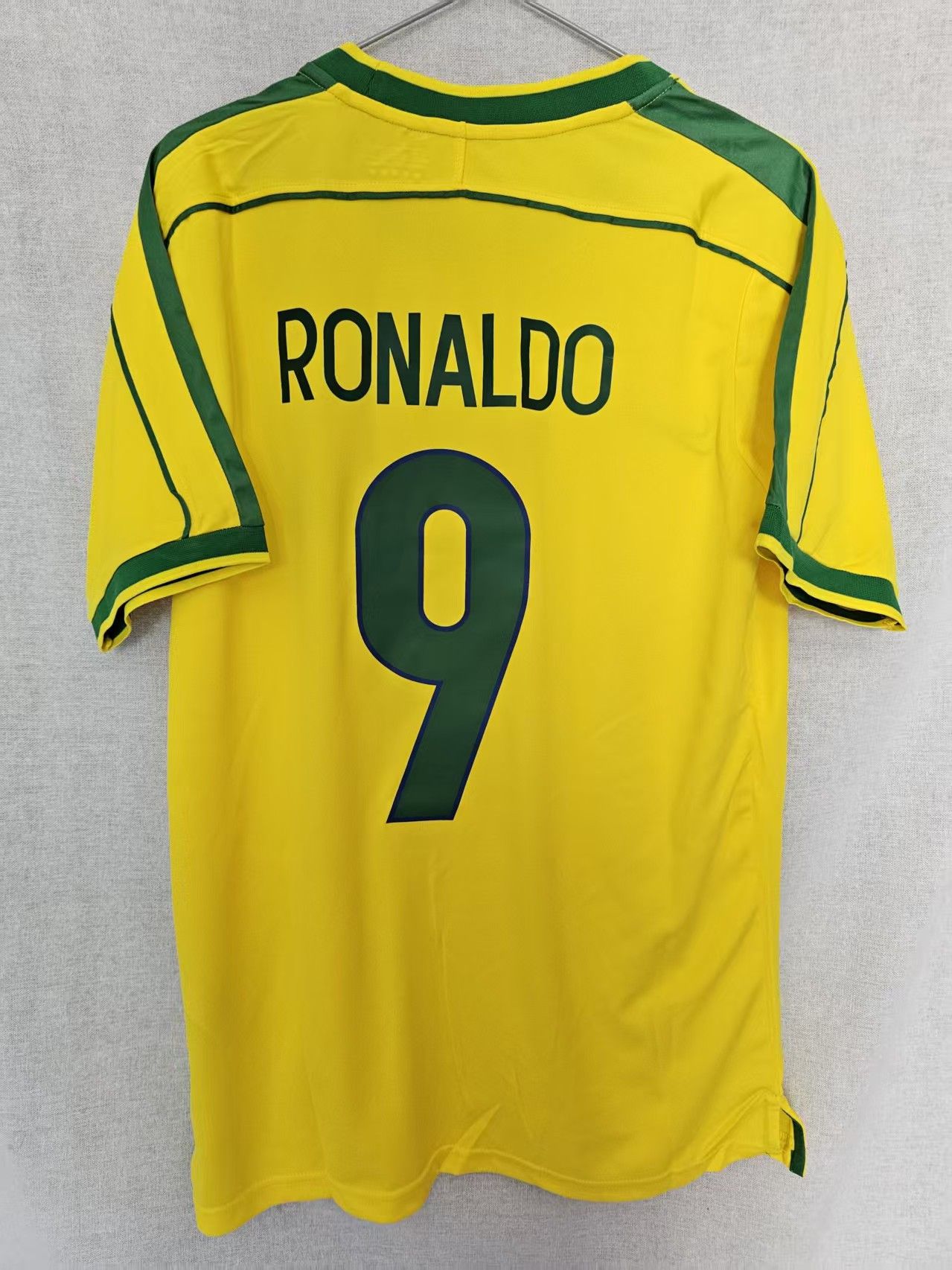 Other 2004 05 Real Madrid #9 Ronaldo Jersey Home R9 Size US M / EU 48-50 / 2 - 2 Thumbnail
