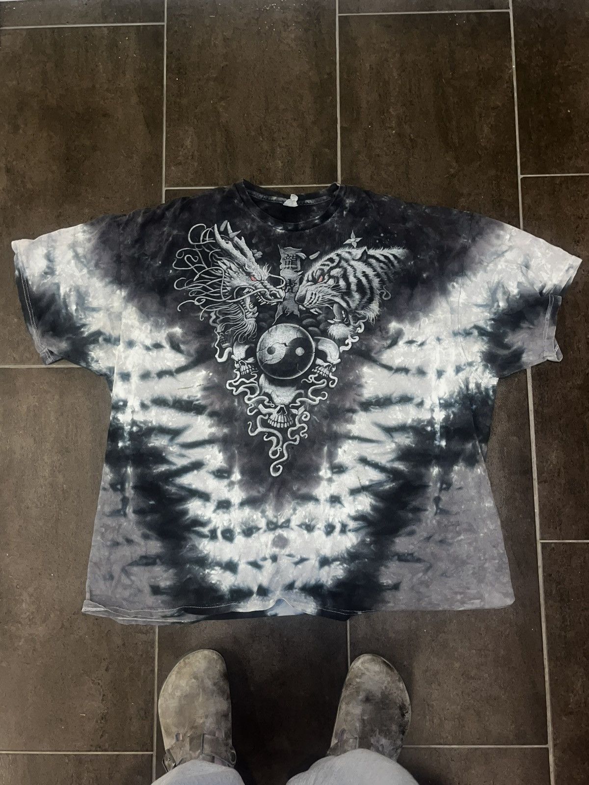 Liquid Blue × Vintage Epic Dragon x Tiger Y2K tee Size US XL / EU 56 / 4 - 1 Thumbnail
