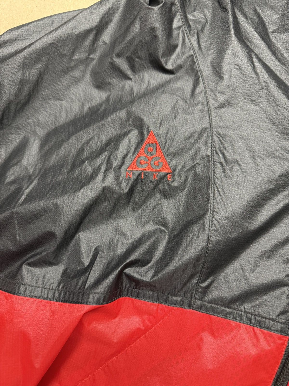 Nike Nike ACG Lightweight Jacket Red Black Extra Large XL NEW! Size US XL / EU 56 / 4 - 3 Thumbnail