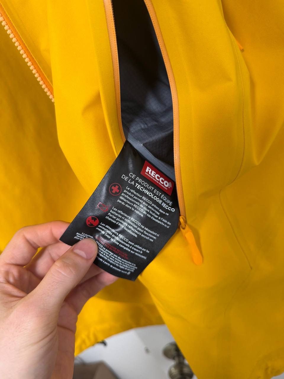 Arc'teryx Arc'teryx Mens Beta AR Jacket in Edziza yellow gore-tex XL Size US XL / EU 56 / 4 - 9 Thumbnail