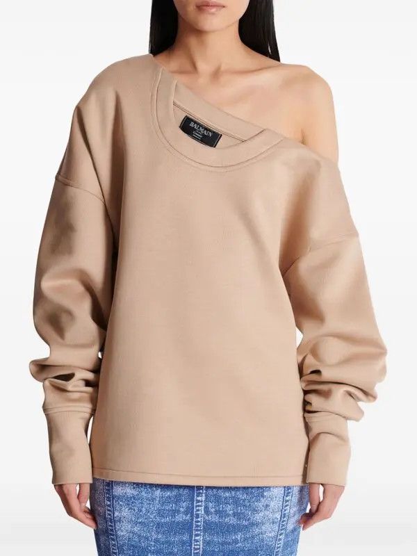 o1s1wg111225 Asymmetric Off-Shoulder Sweatshirt in Beige
