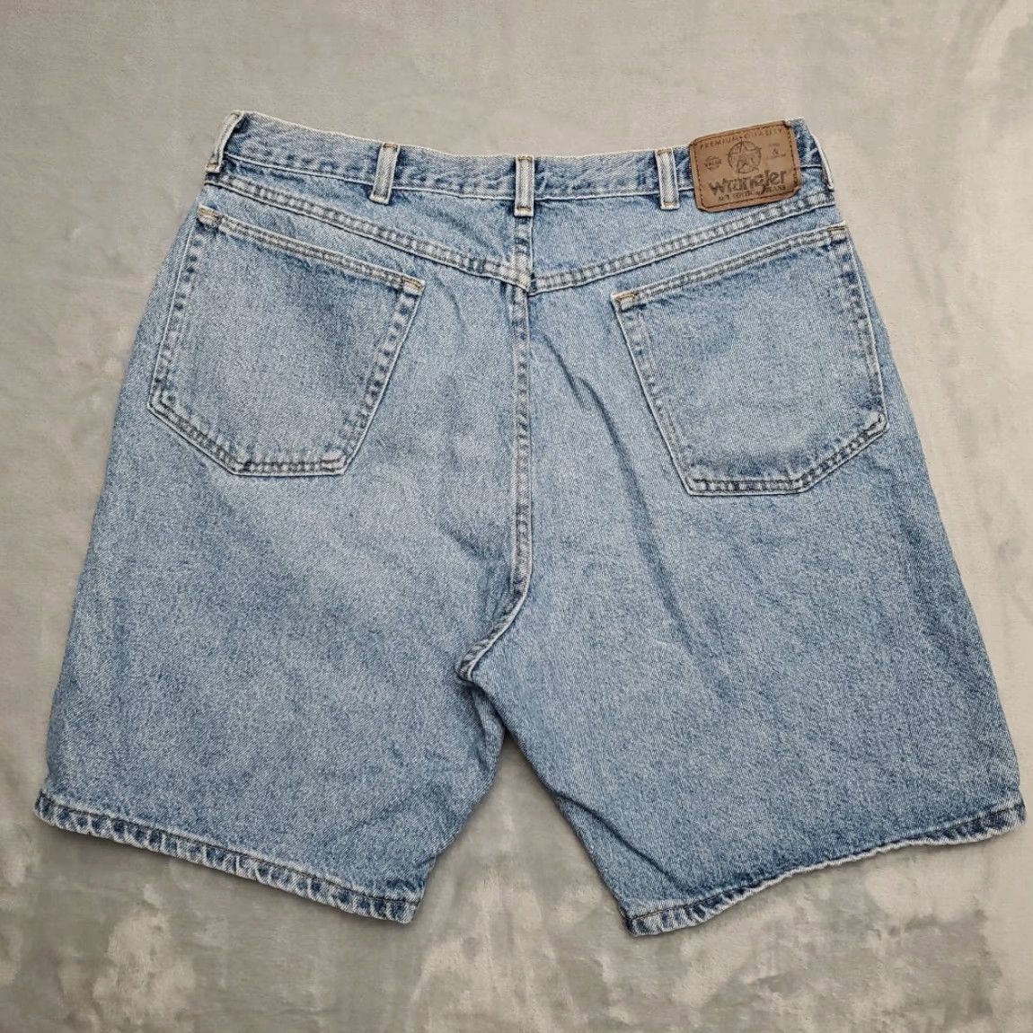 Wrangler VINTAGE Wrangler Shorts Mens 36 Blue Denim 100% Cotton Jorts Bermuda Casual 5-Pocket Mens Blue Denim Shorts Size US 36 / EU 52 - 3 Thumbnail