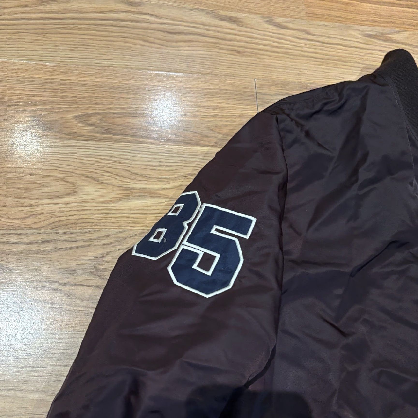 Tommy Hilfiger Tommy Hilfiger Bomber Jacket Coat Satin Brown 85 Patch Men’s Size XXL Regular Quilted Lined Zip Casual Vintage No Size US XXL / EU 58 / 5 - 2 Thumbnail