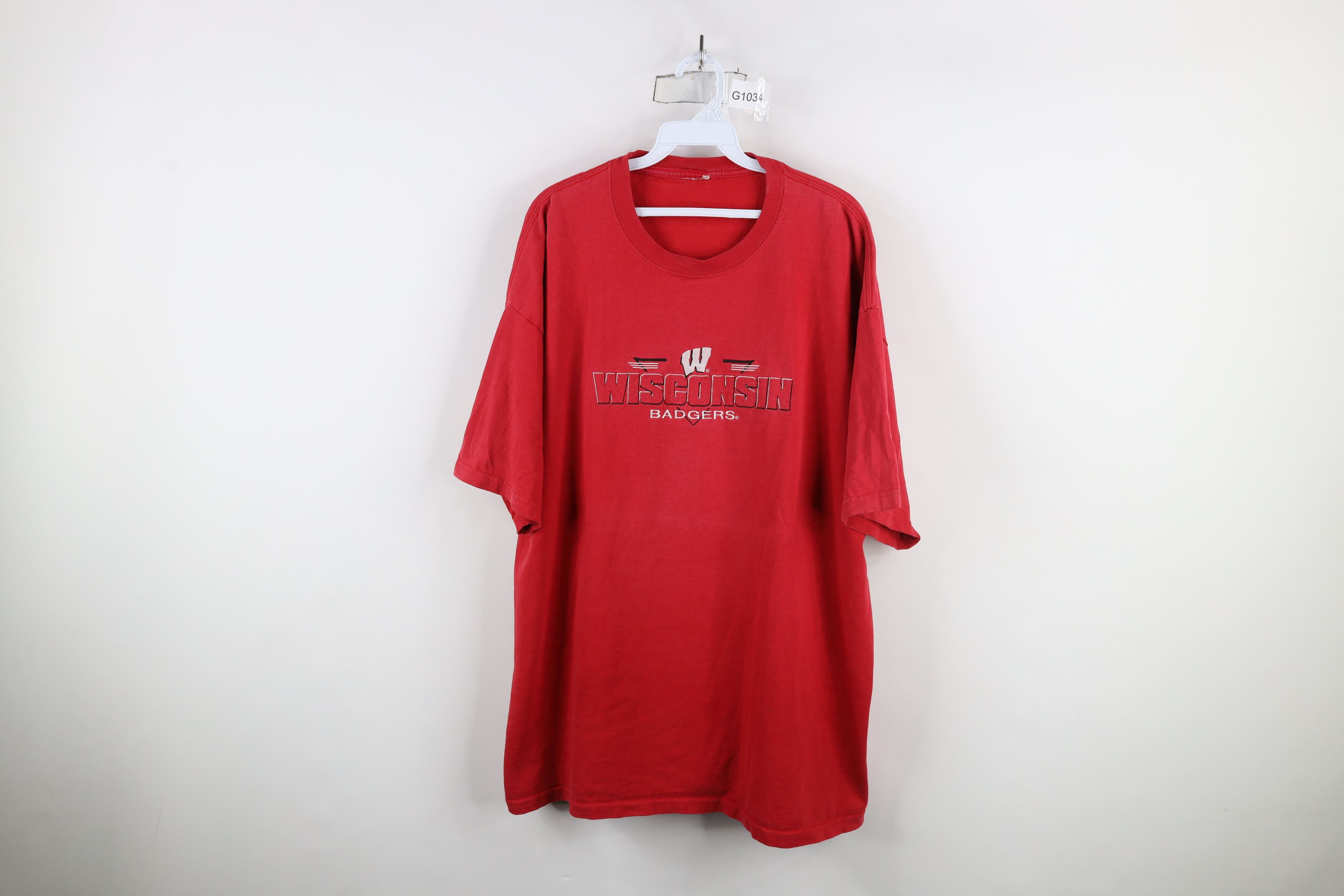 Vintage Vintage 90s University of Wisconsin Short Sleeve T-Shirt Red Size US XXL / EU 58 / 5 - 1 Thumbnail