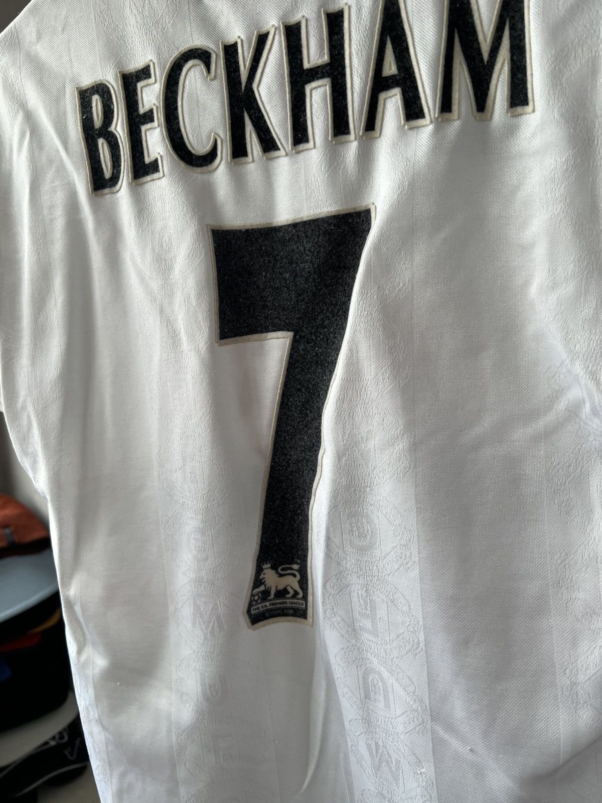 Umbro 1997/98 MANCHESTER UNITED #7 BECKHAM SOCCER JERSEY 10/11 YR Size US XXS / EU 40 - 19 Thumbnail