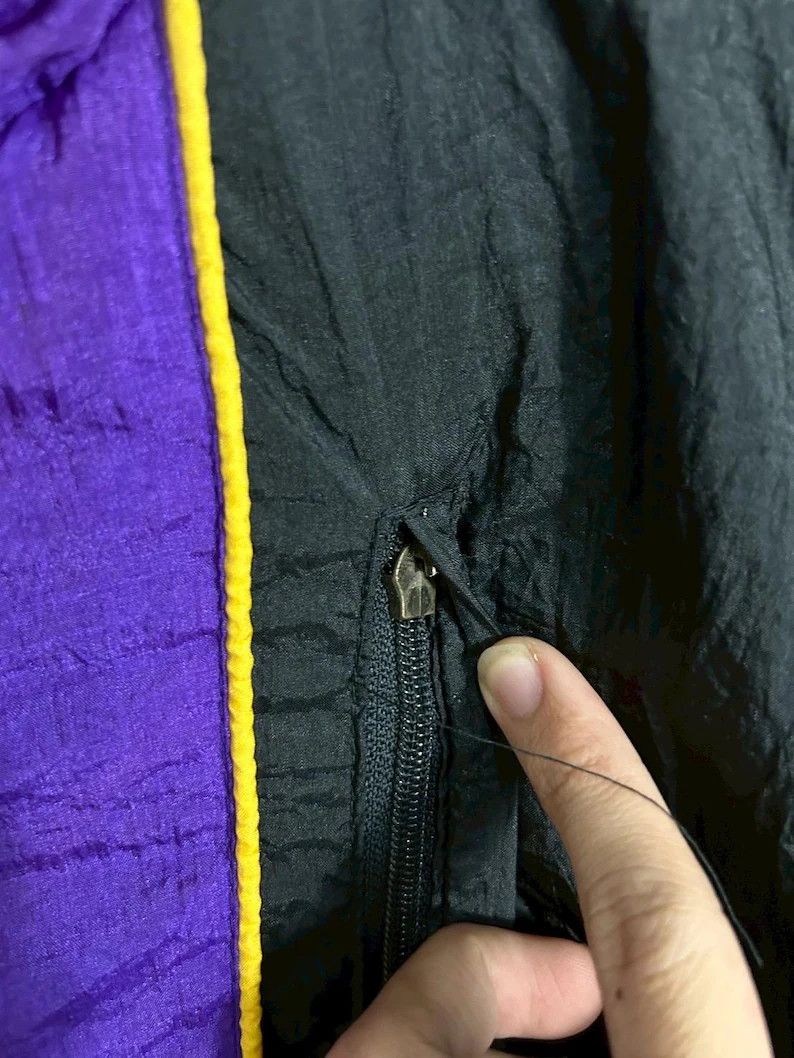 NBA Vintage 90s Los Angeles Lakers Jacket size L Size US L / EU 52-54 / 3 - 8 Thumbnail