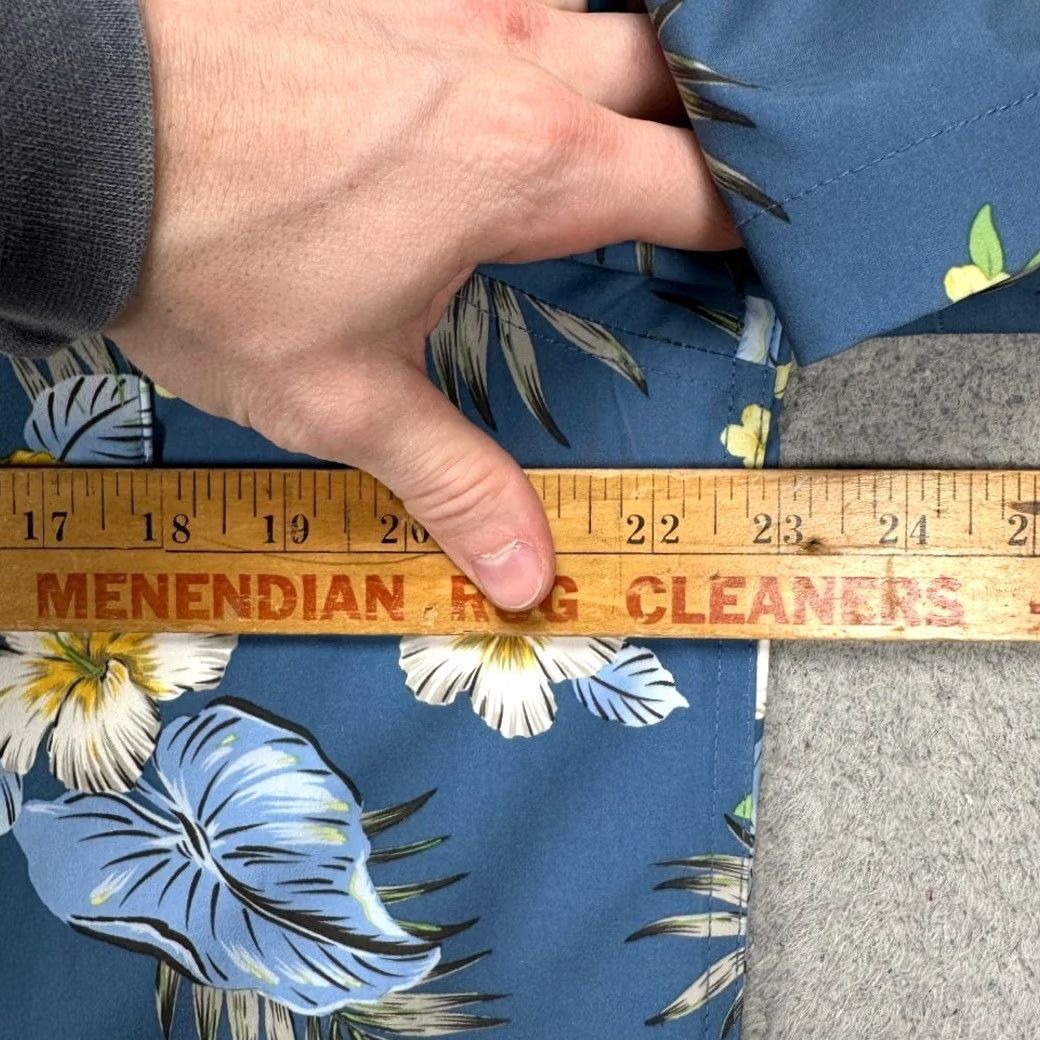 Hurley - Optimized for search - includes relevant keywords like "Hurley Button Up Shirt," "Men Medium," and "Pre-Owned Excellent. Size US M / EU 48-50 / 2 - 7 Thumbnail
