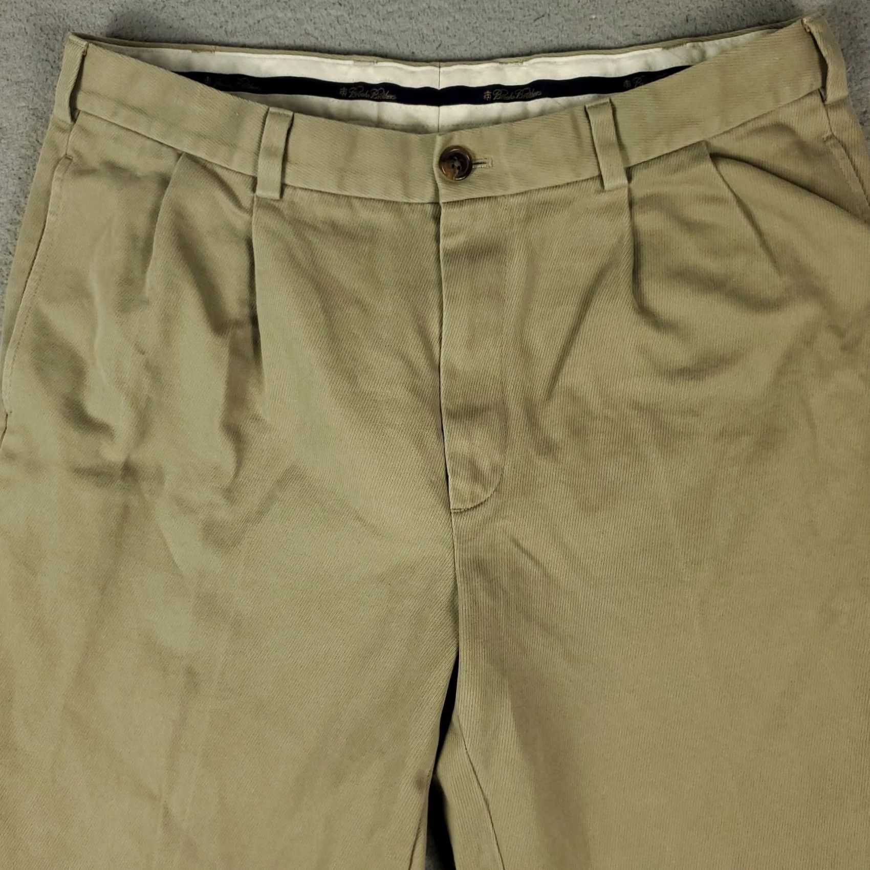 Brooks Brothers Brooks Brothers Mens Pants Size 36x28 Beige Chino Trousers Pleated Size US 36 / EU 52 - 2 Thumbnail