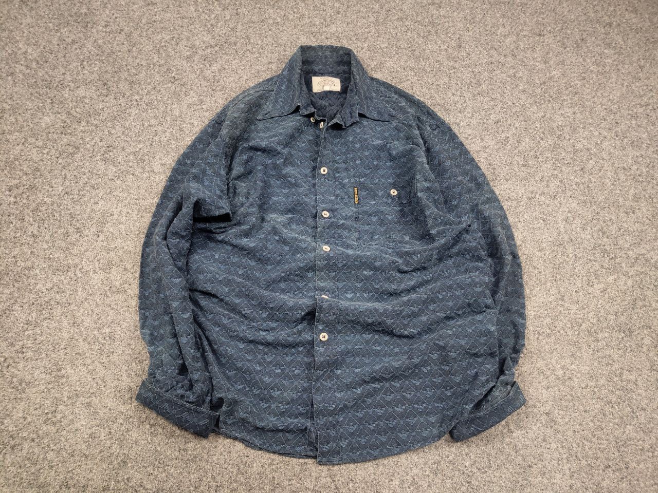 Giorgio Armani Vintage 80's Armani Jeans Monogram Logo oversized shirt Size US L / EU 52-54 / 3 - 3 Thumbnail