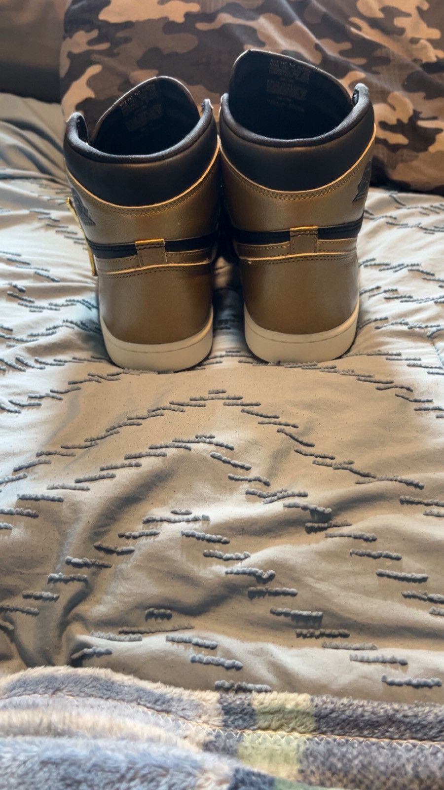 Jordan Brand Air Jordan 1 High sneakers in a black and metallic gold Size US 11.5 / EU 44-45 - 9 Thumbnail