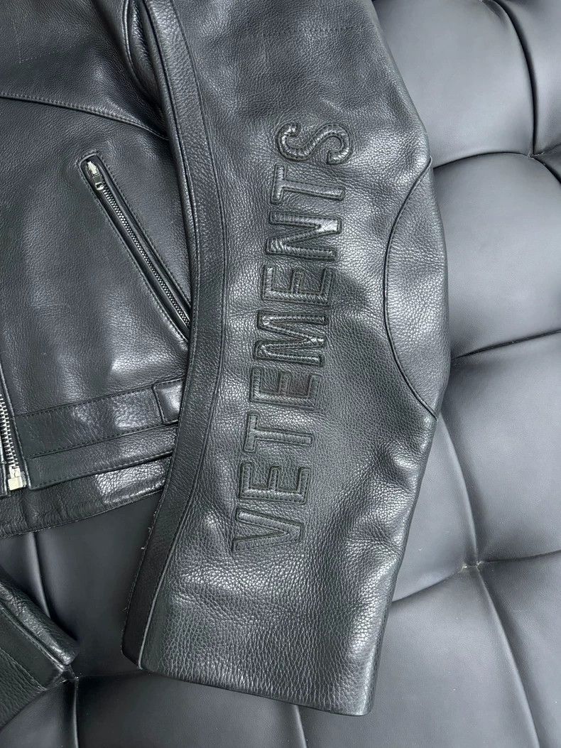 Vetements Vetements FW17 Racing Biker Old Leather Jacket Black Size US L / EU 52-54 / 3 - 3 Thumbnail