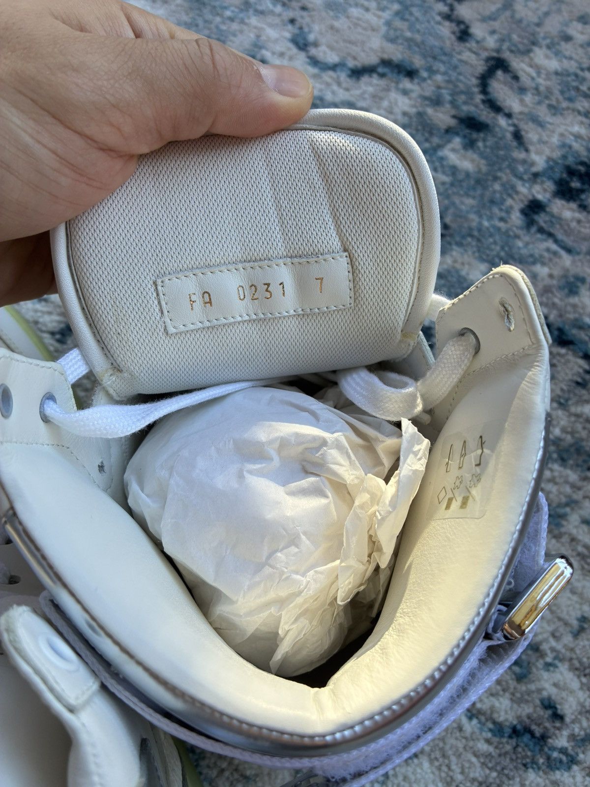 Louis Vuitton Louis Vuitton Rivoli Sneaker Monogram White Leather Size US 7 / EU 40 - 5 Thumbnail