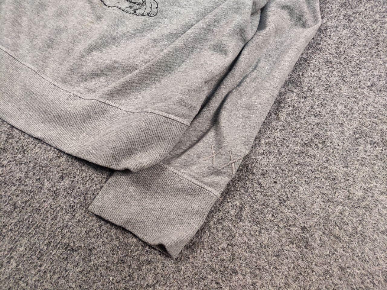 Kaws × Uniqlo Uniqlo x Kaws Sesame Street Logo Gray Crew Chek Sweatshirt Size US L / EU 52-54 / 3 - 5 Thumbnail