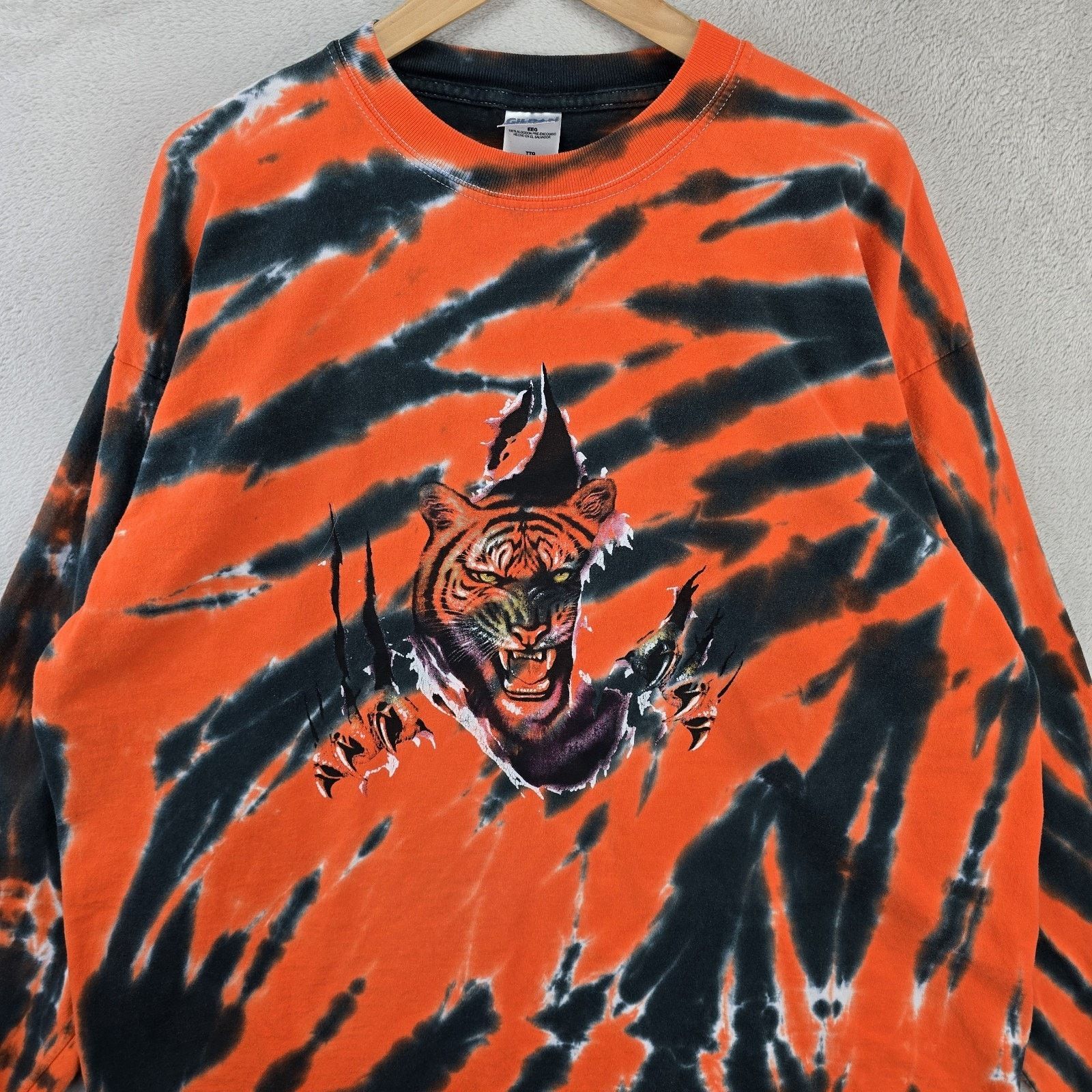 Gildan Vintage Tiger Break Through Shirt Mens XXL Tie Dye Y2K Size US XXL / EU 58 / 5 - 3 Thumbnail