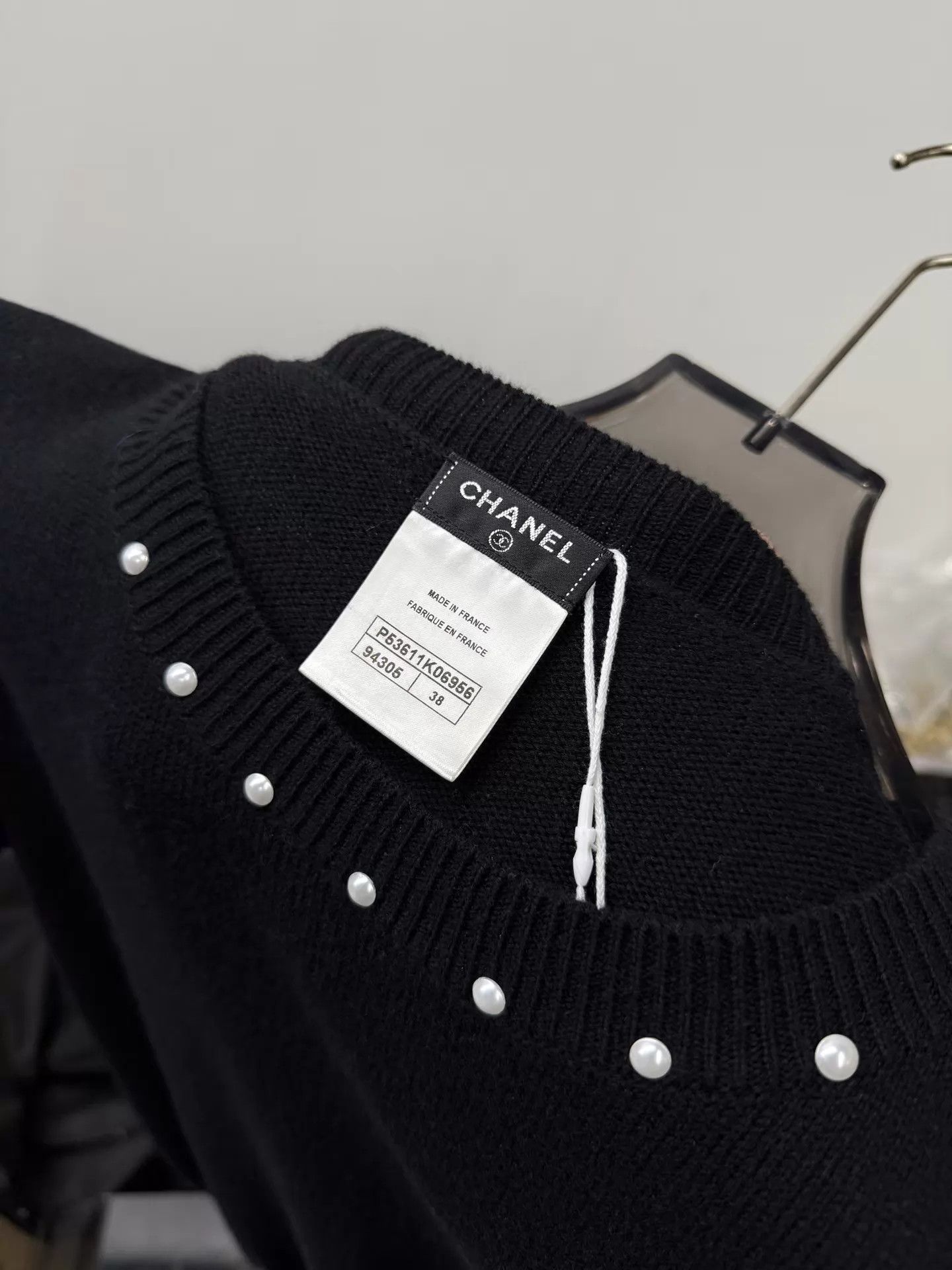 Chanel Chanel Black Pearl-Embellished Wool Short-Sleeve 38 Size S / US 4 / IT 40 - 2 Thumbnail