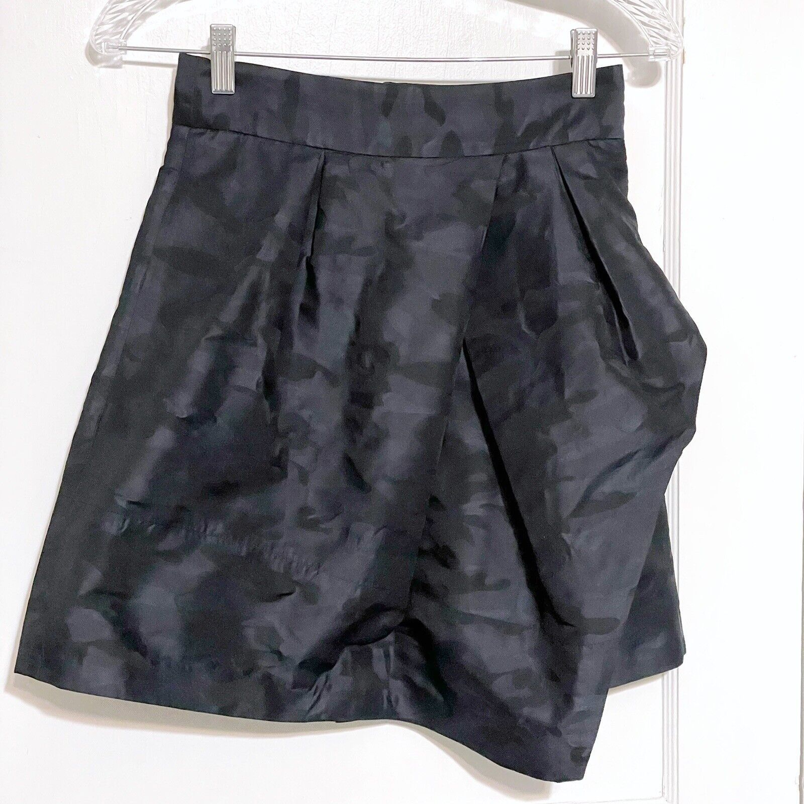 Banana Republic Banana Republic Women's Skirt Navy Camo Wrap Layered Size 0 Size 25" / US 0 / IT 36 - 1 Thumbnail