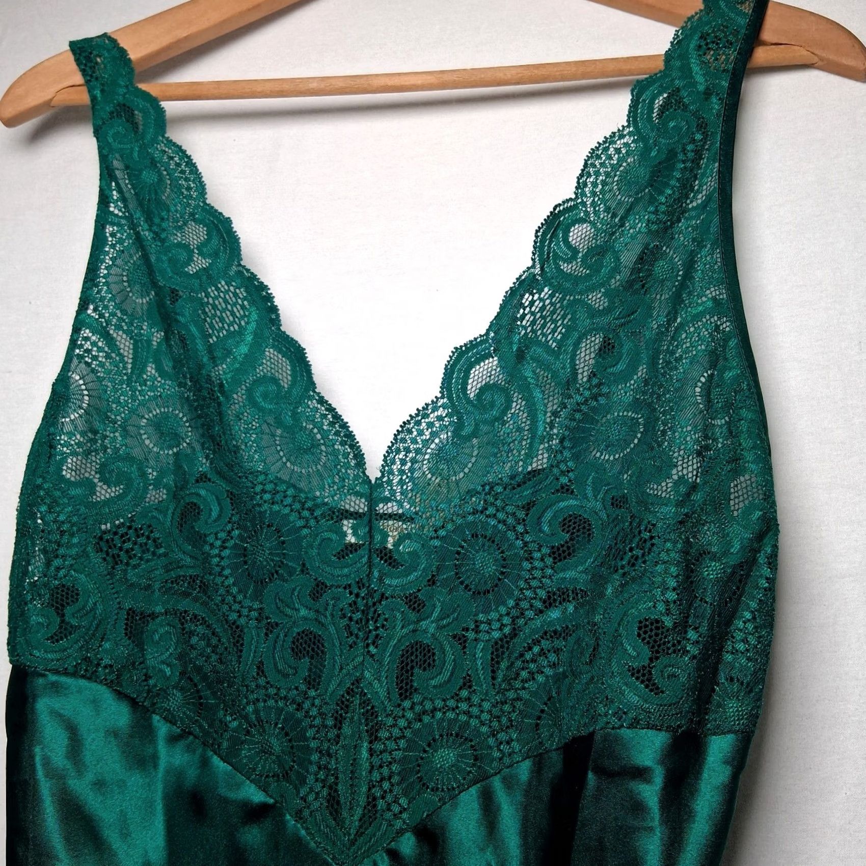 Victoria's Secret VINTAGE Victoria's Secret Nightgown Shirt Women Green 1990s Satin Lace Intimate XS S Size ONE SIZE - 2 Thumbnail