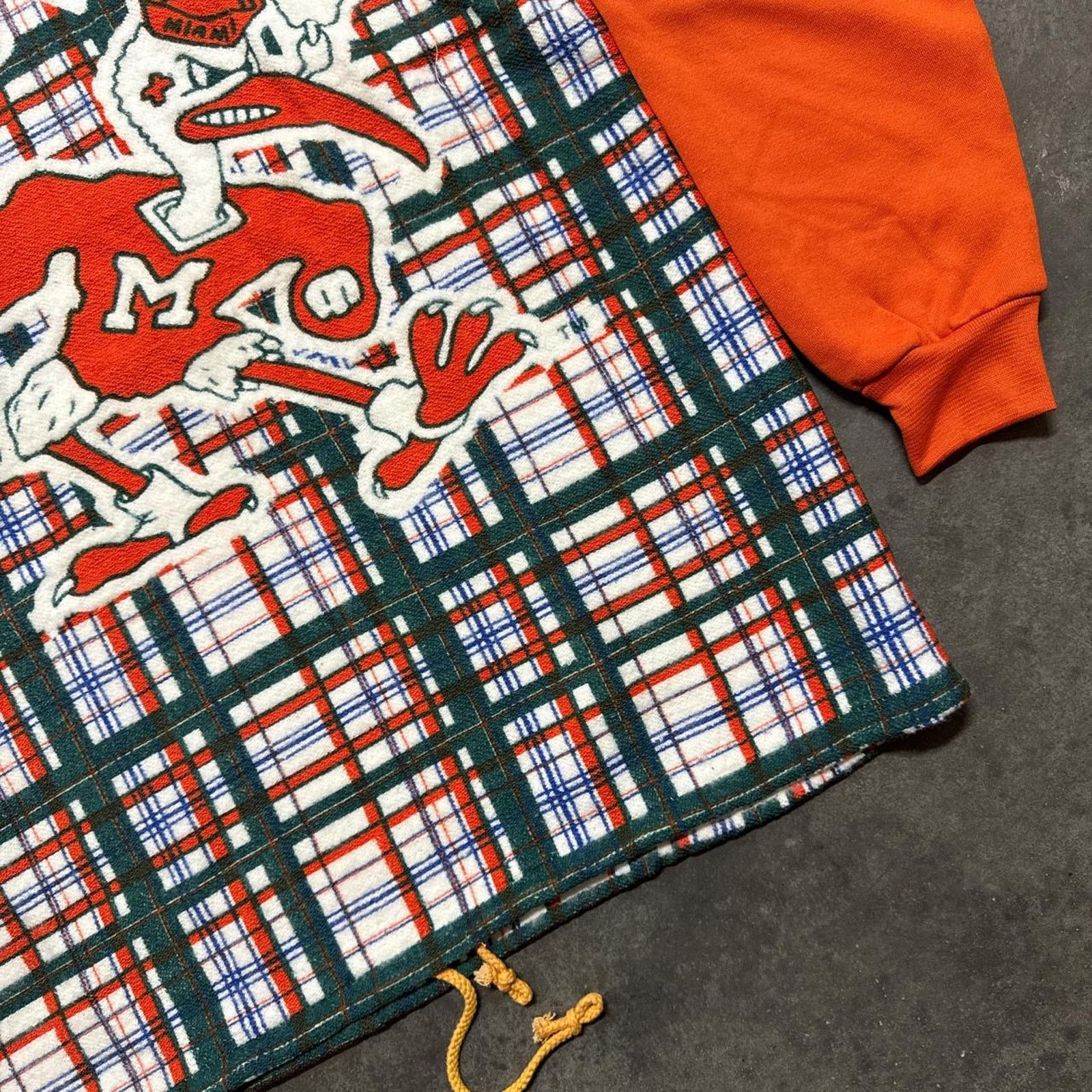 Vintage Vintage 90s RARE Deadstock Miami Hurricanes Tapestry Hoodie Size US L / EU 52-54 / 3 - 3 Thumbnail