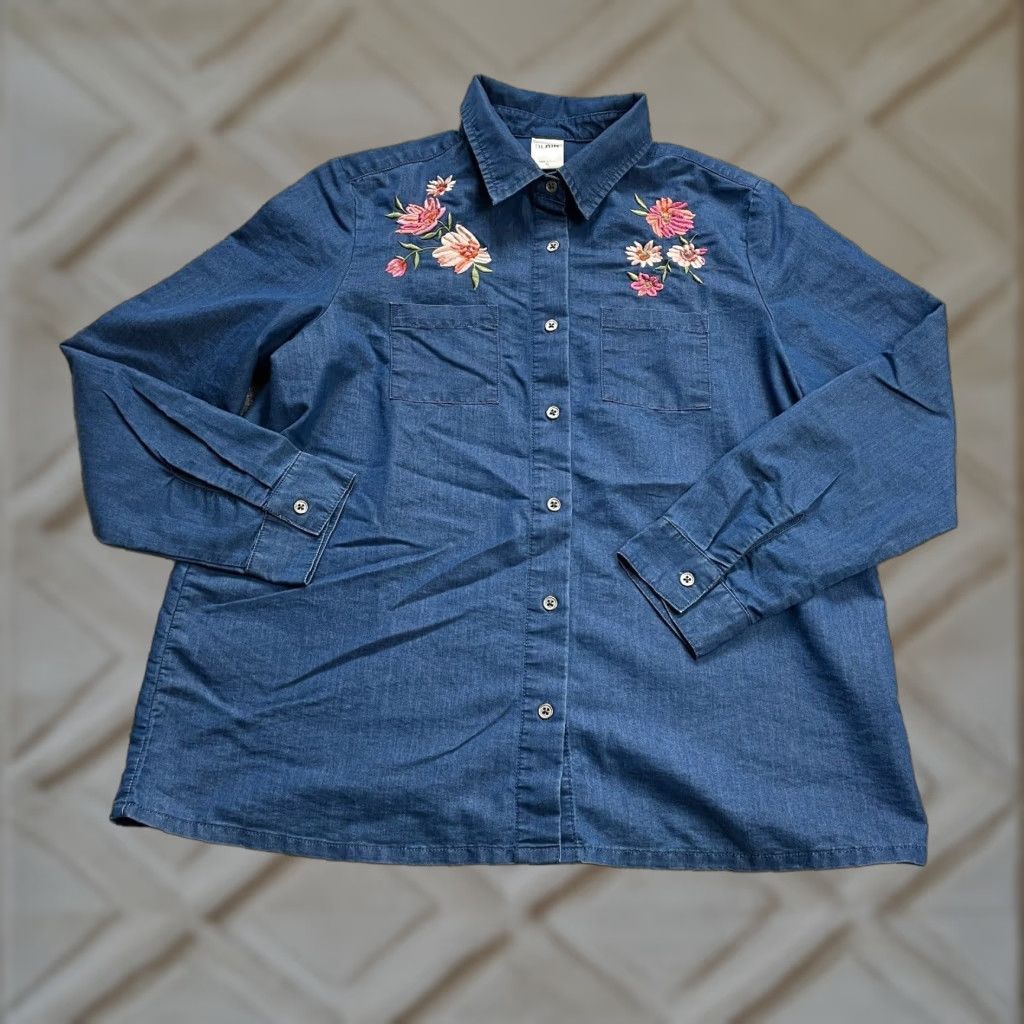 Blair Blair Shirt Women M Blue Denim Floral Embroidered Button-Up Pocket Chambray Shirt Size M / US 6-8 / IT 42-44 - 1 Thumbnail
