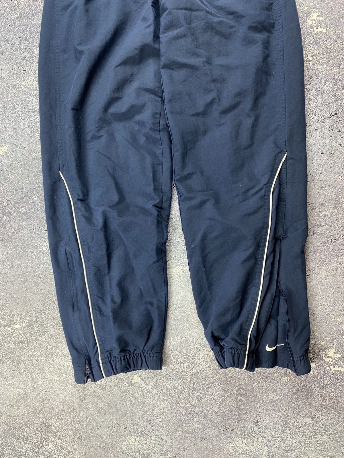 Nike Vintage Nike Nylon Track Pants Size US 32 / EU 48 - 4 Thumbnail