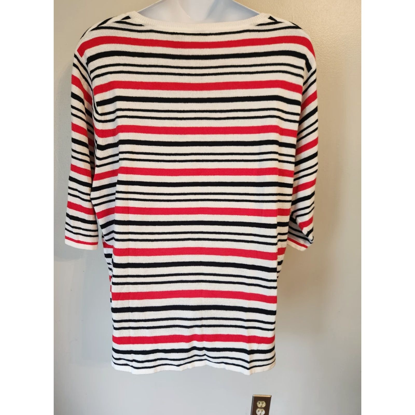 Vintage VINTAGE White Stag Tunic Shirt Womens 4X Plus Size 3/4 Sleeve V-Neck Striped Knit White Black Red Pattern Easy Care Size XXL / US 16-18 / IT 52-54 - 4 Thumbnail