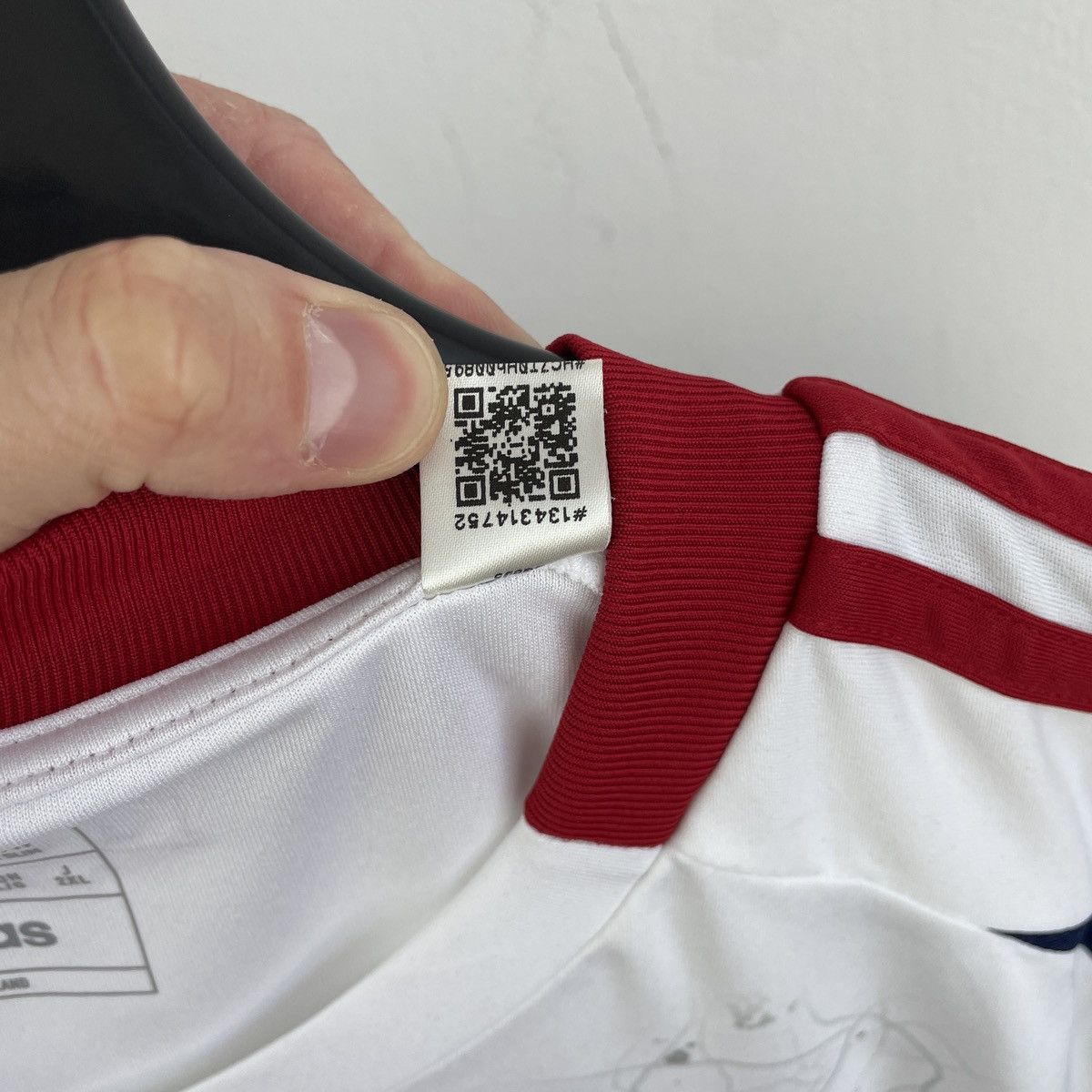 Adidas Fortuna Düsseldorf Away Jersey Shirt Men 2024/2025 size L Size US L / EU 52-54 / 3 - 14 Thumbnail