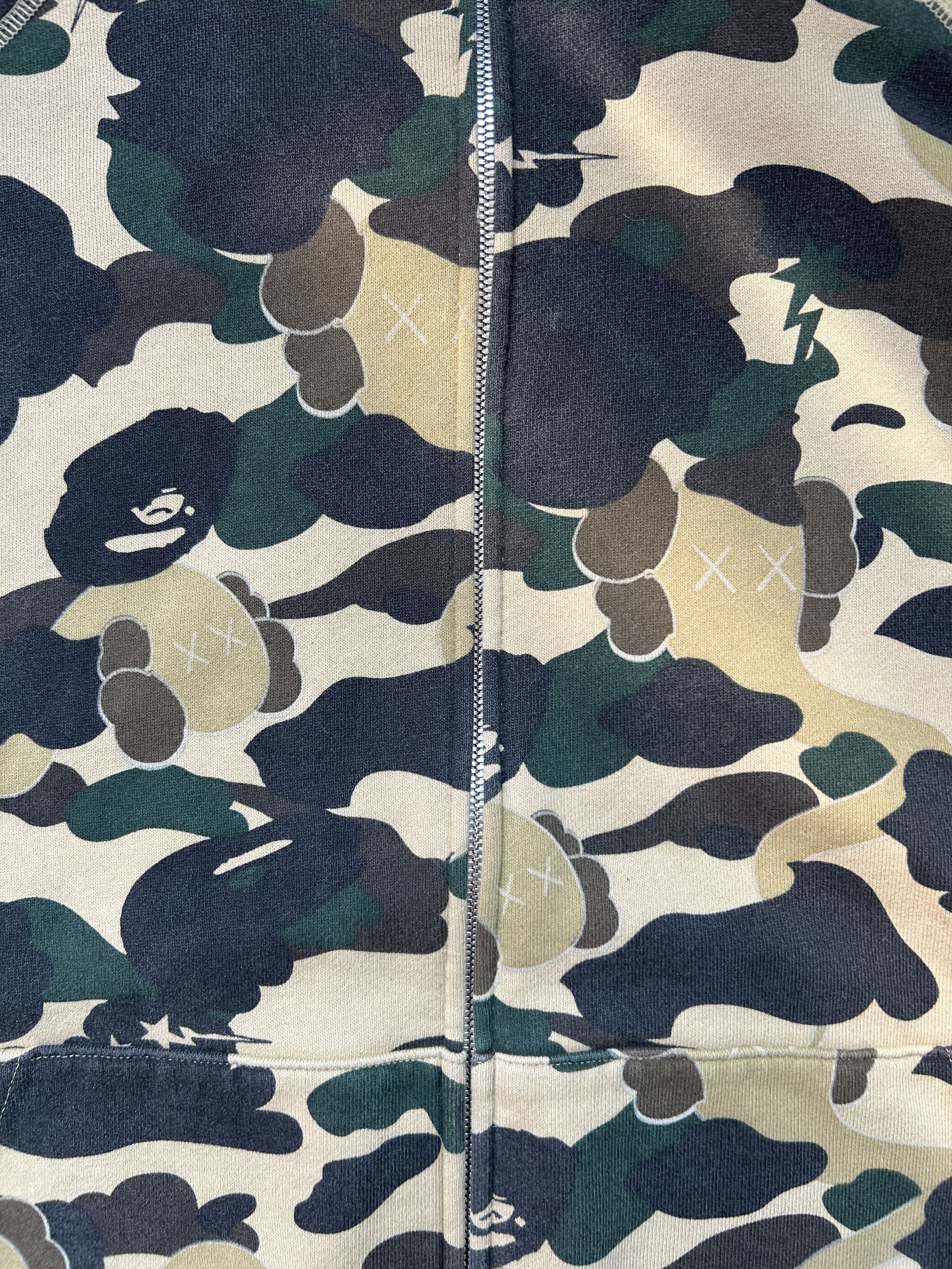 Bape × Kaws Bape x Kaws Bendy 1st Camo Full Zip Hoodie [Size M] Size US M / EU 48-50 / 2 - 2 Thumbnail