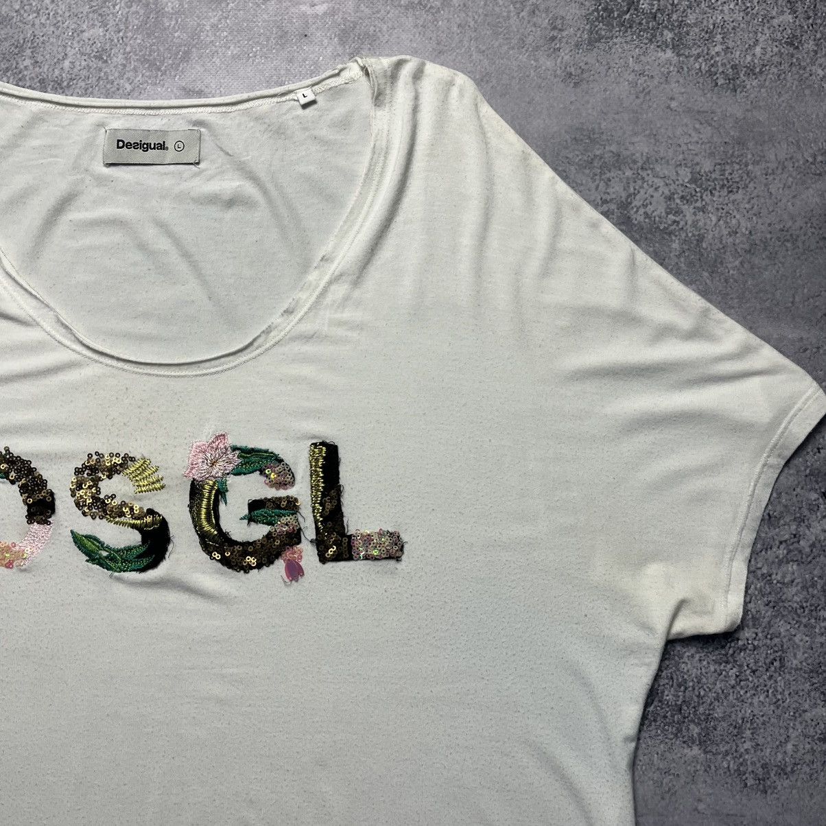 Desigual Vintage Desigual Big Rhinestones Glitter Logo Tee Streetwear Size L / US 10 / IT 46 - 6 Thumbnail