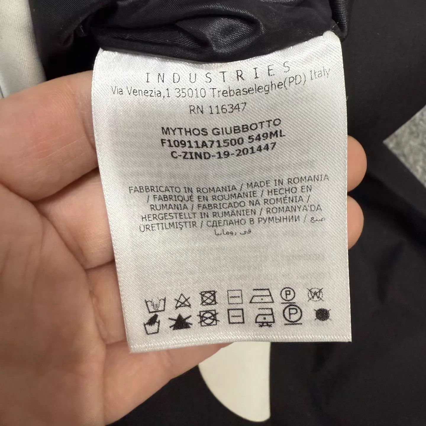Moncler Moncler Black Printed Nylon Jacket Unused with Tags Size 1 Size US S / EU 44-46 / 1 - 4 Thumbnail