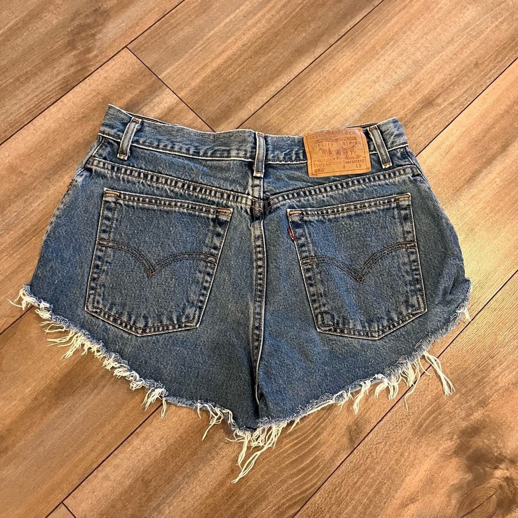 Levi's Levi’s 550 Light Blue Denim Cut Off Shorts Women 14 Size 31" - 5 Thumbnail