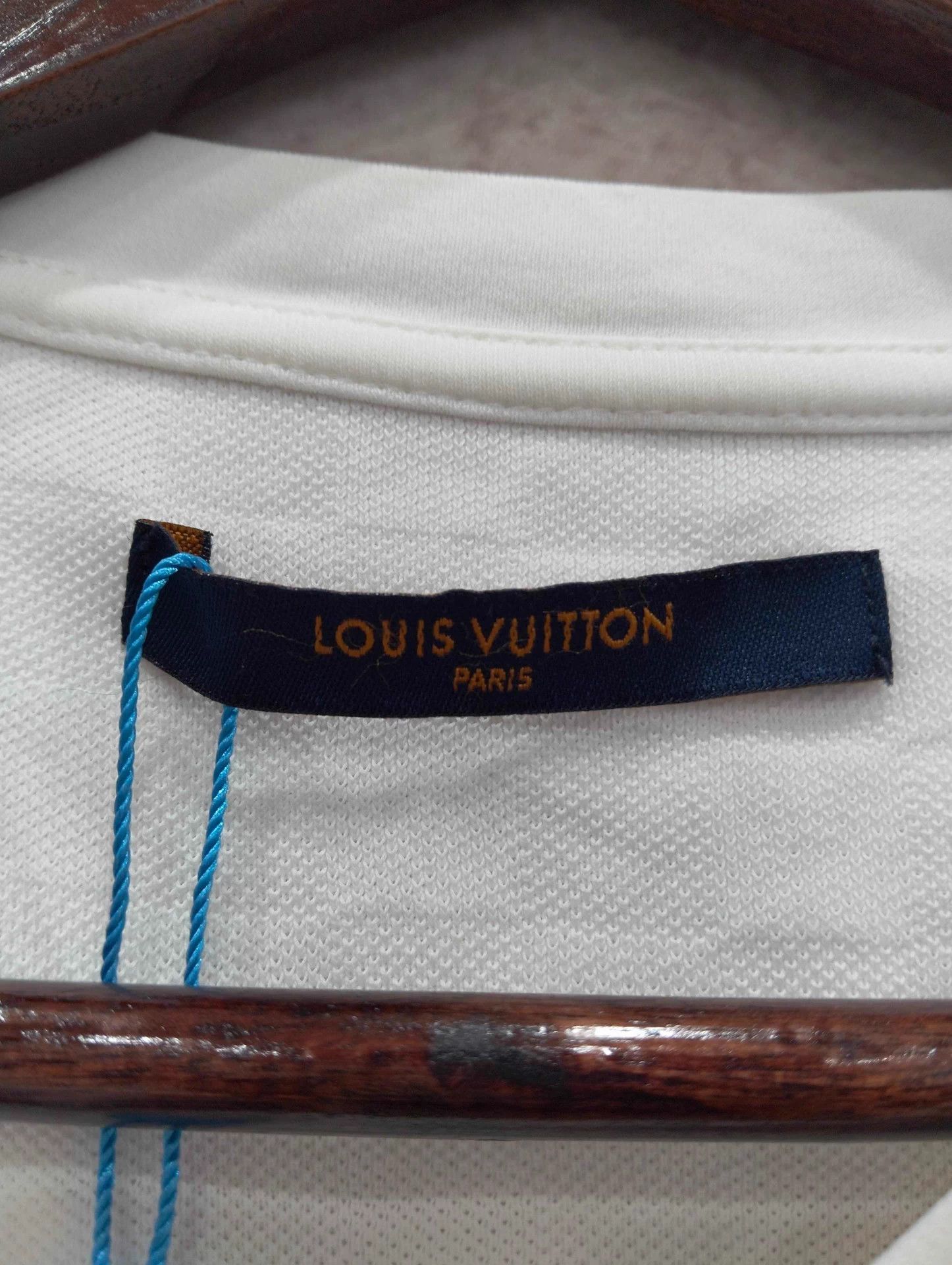 Louis Vuitton LV white pocket logo crewneck short-sleeve T-shirt M Size US M / EU 48-50 / 2 - 4 Thumbnail