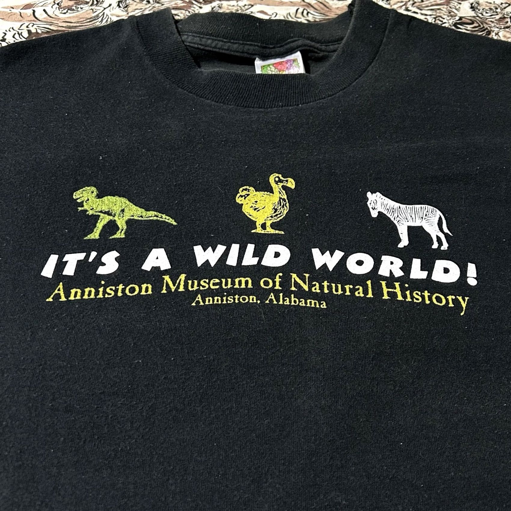 Fruit Of The Loom VINTAGE 90s It’s A Wild World Anniston Museum Of Natural History Shirt XL Men Black T-Shirt Size US XL / EU 56 / 4 - 2 Thumbnail