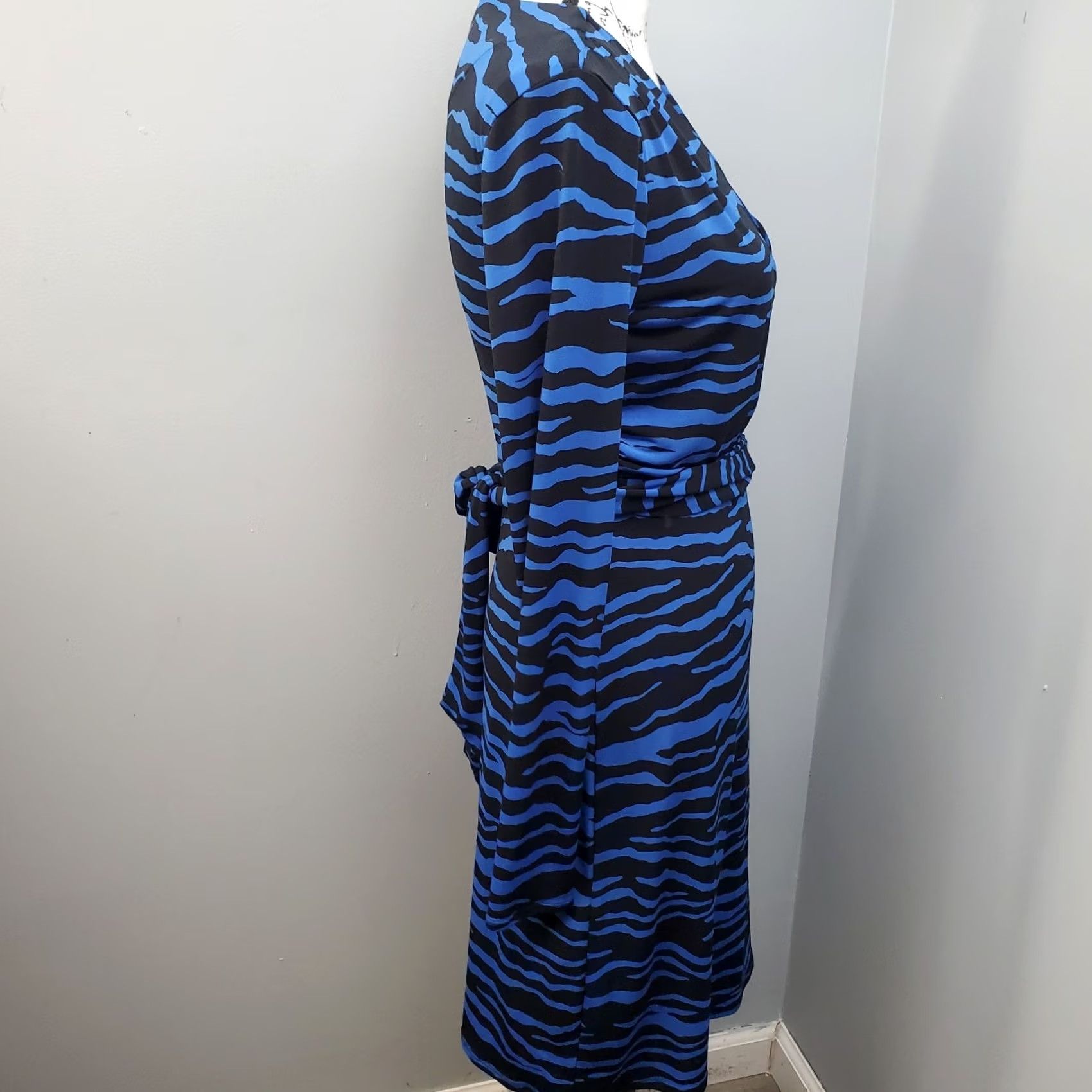 Nicole Miller Nicole Miller Wrap Dress Women S Blue Black Zebra Print Stretch Tie Waist V-Neck Size S / US 4 / IT 40 - 6 Thumbnail